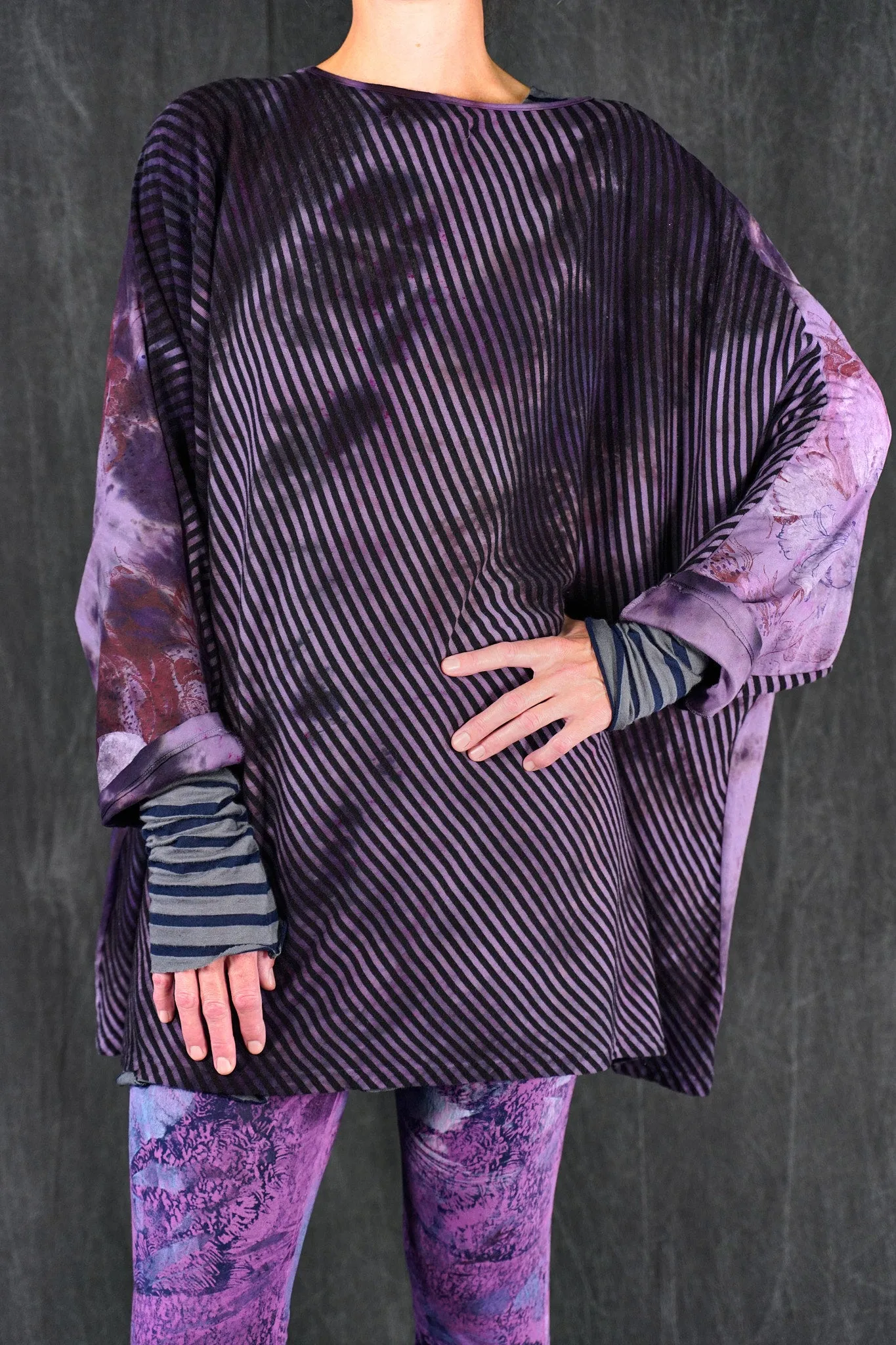 2331HD Poet Top Winter Violet Floral Dream