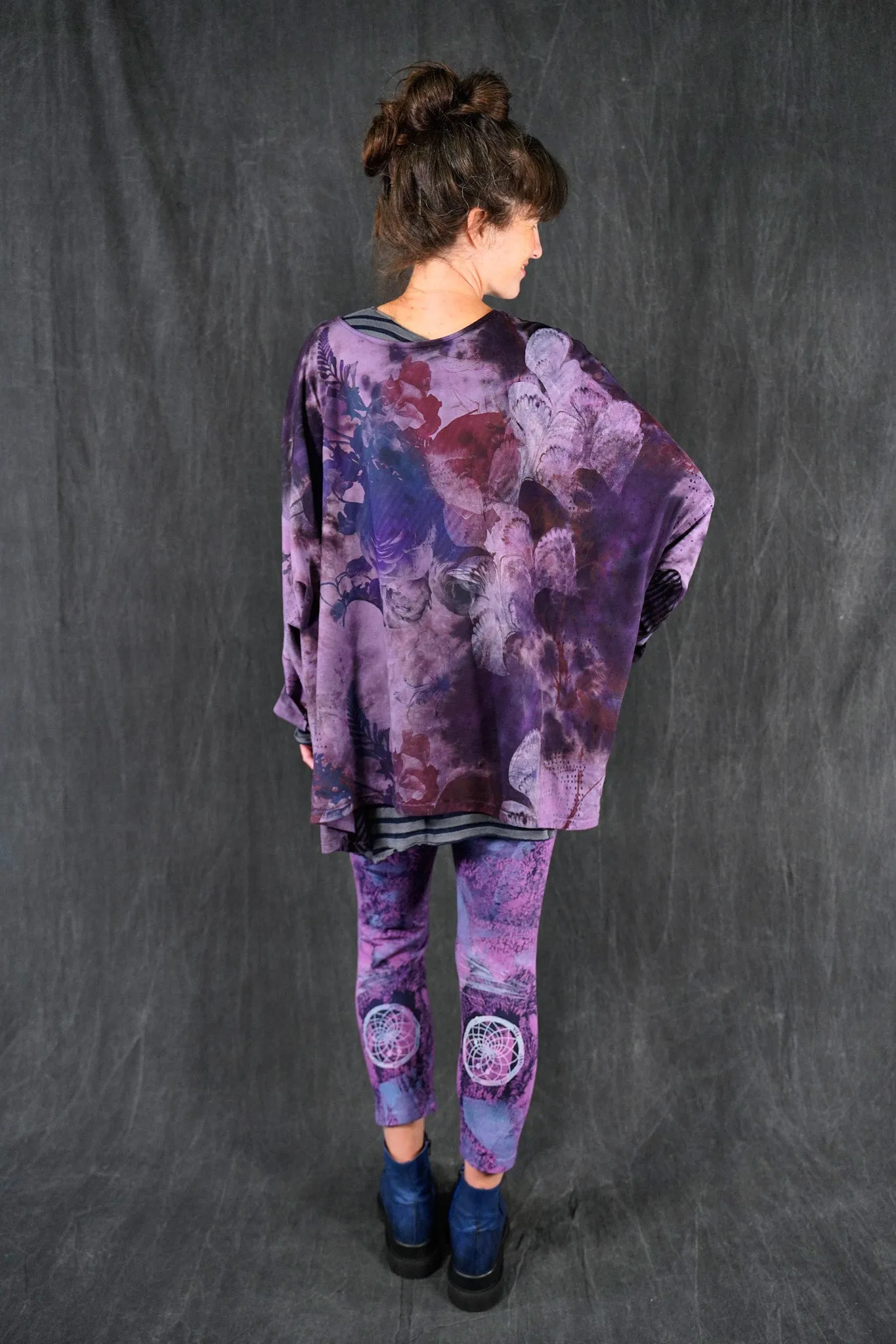 2331HD Poet Top Winter Violet Floral Dream