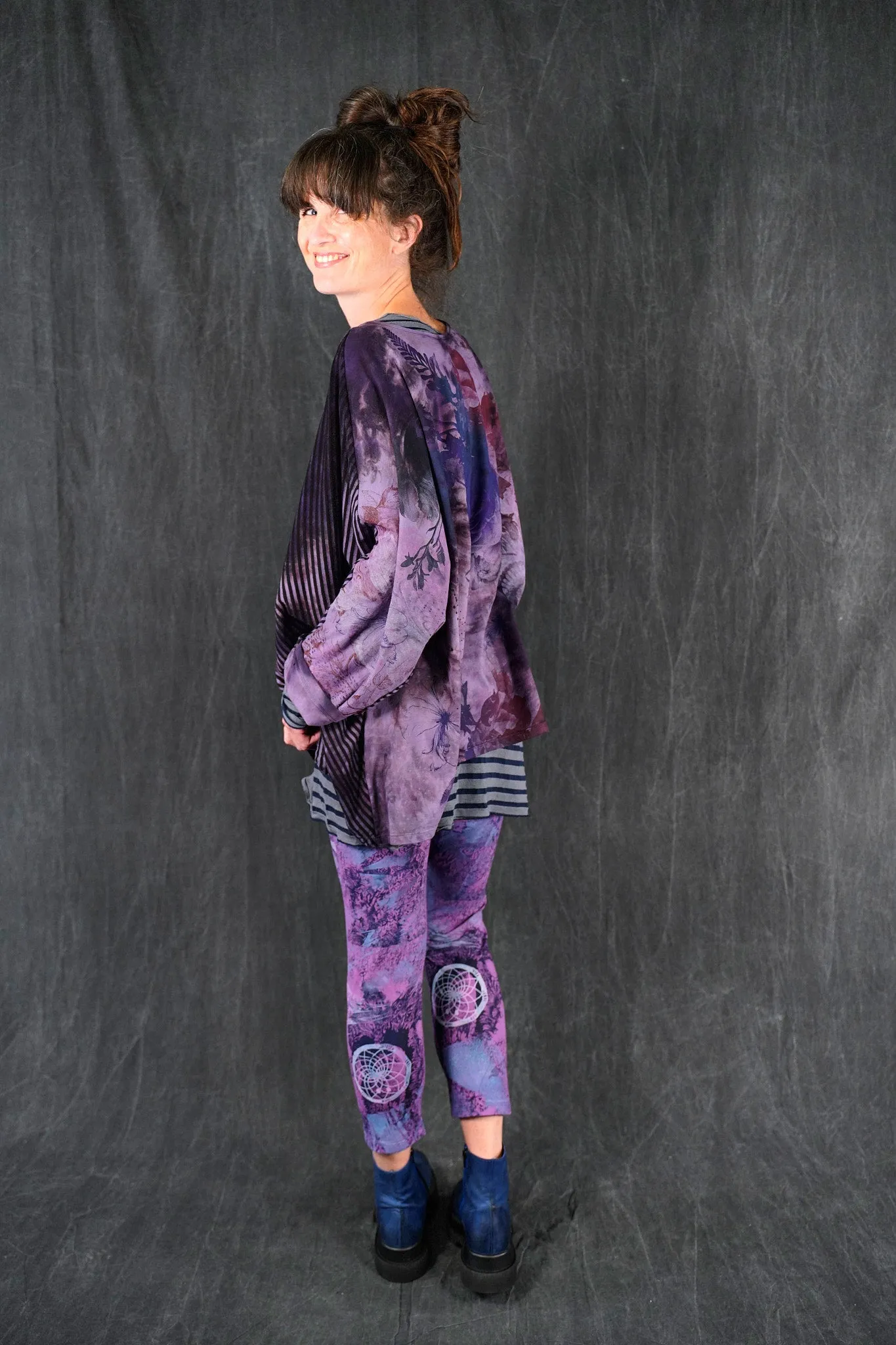 2331HD Poet Top Winter Violet Floral Dream