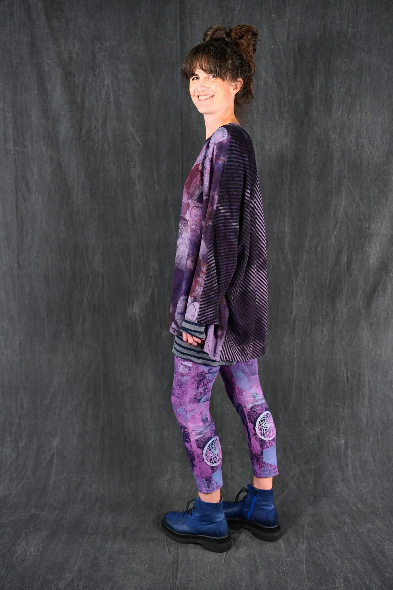 2331HD Poet Top Winter Violet Floral Dream