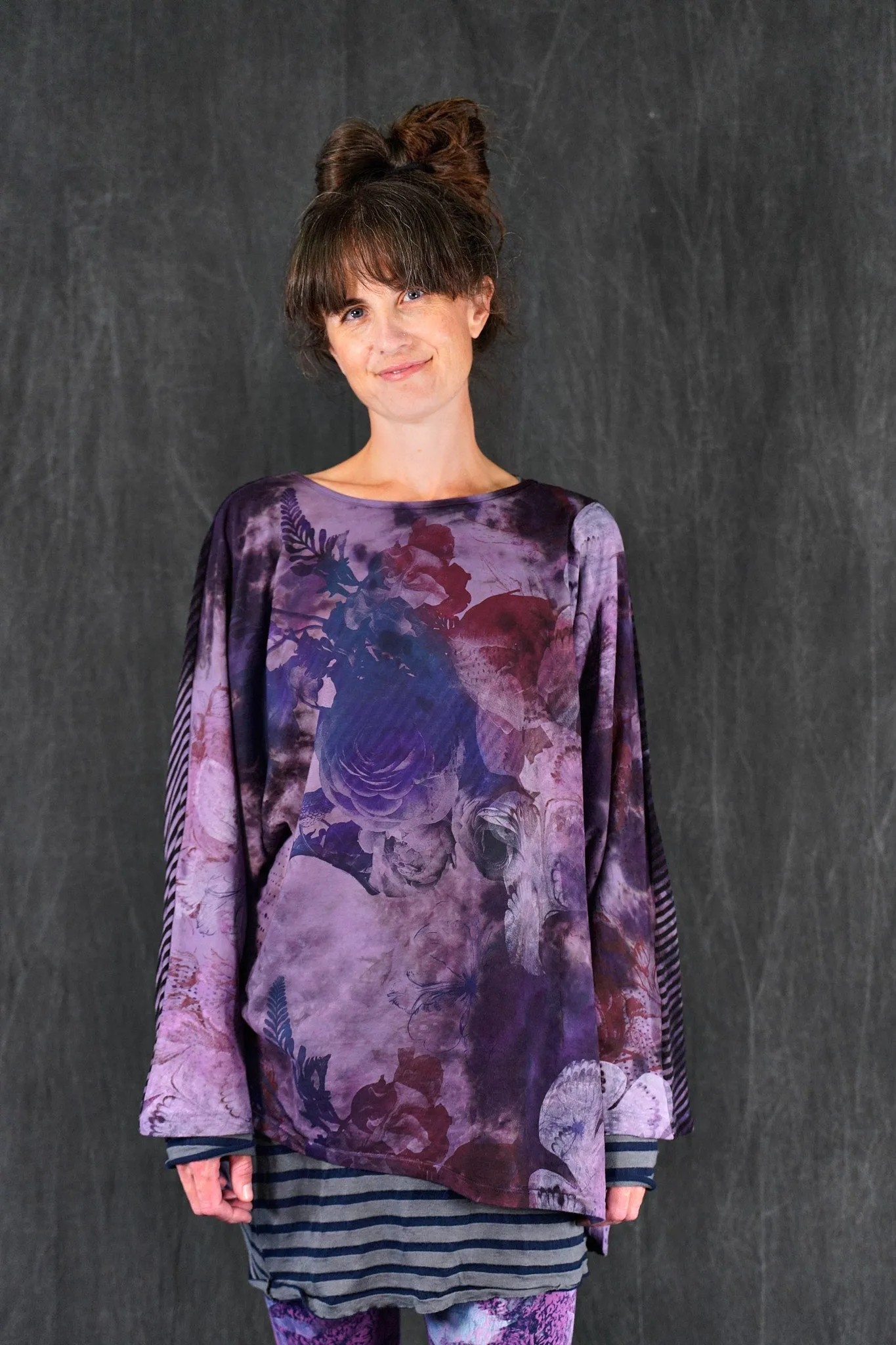 2331HD Poet Top Winter Violet Floral Dream
