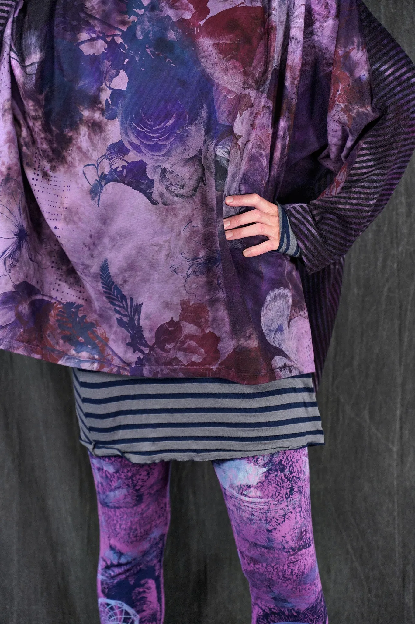 2331HD Poet Top Winter Violet Floral Dream