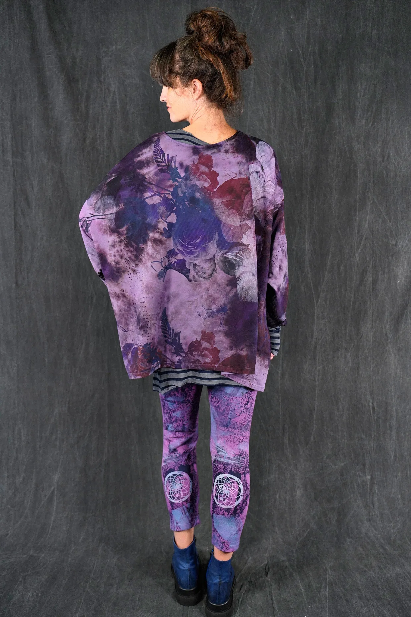 2331HD Poet Top Winter Violet Floral Dream