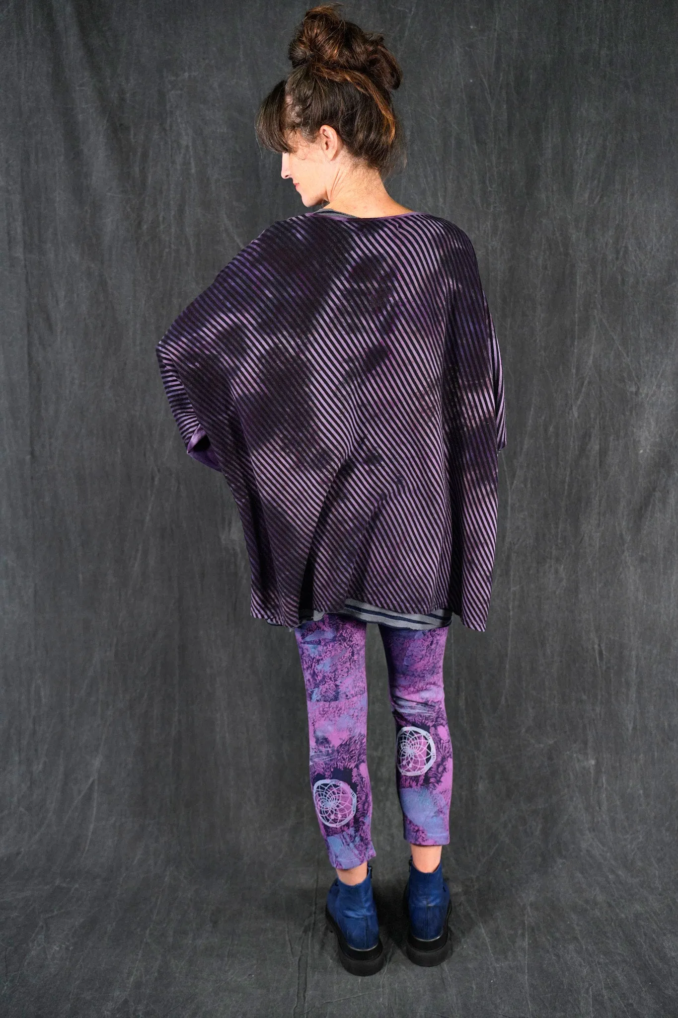 2331HD Poet Top Winter Violet Floral Dream