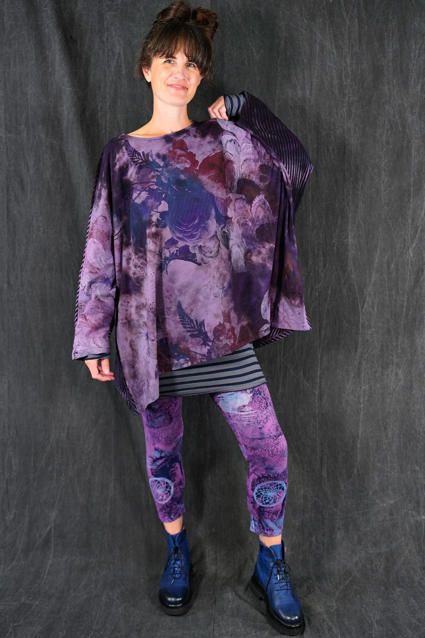 2331HD Poet Top Winter Violet Floral Dream