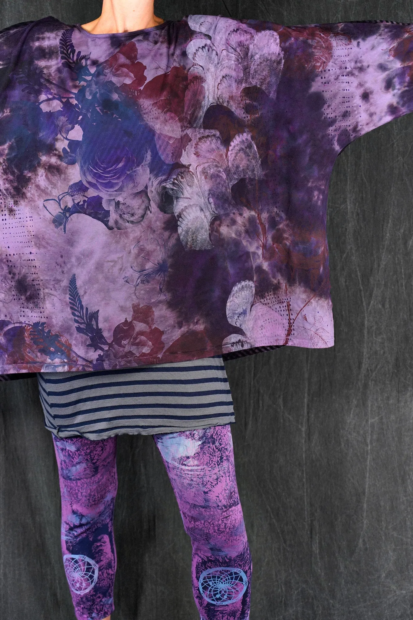 2331HD Poet Top Winter Violet Floral Dream