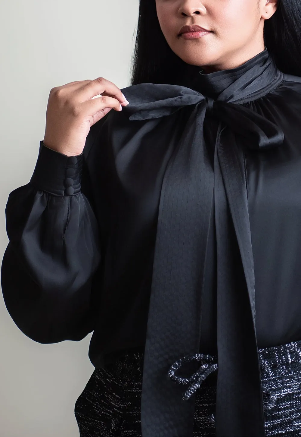 Bow blouse in Satin