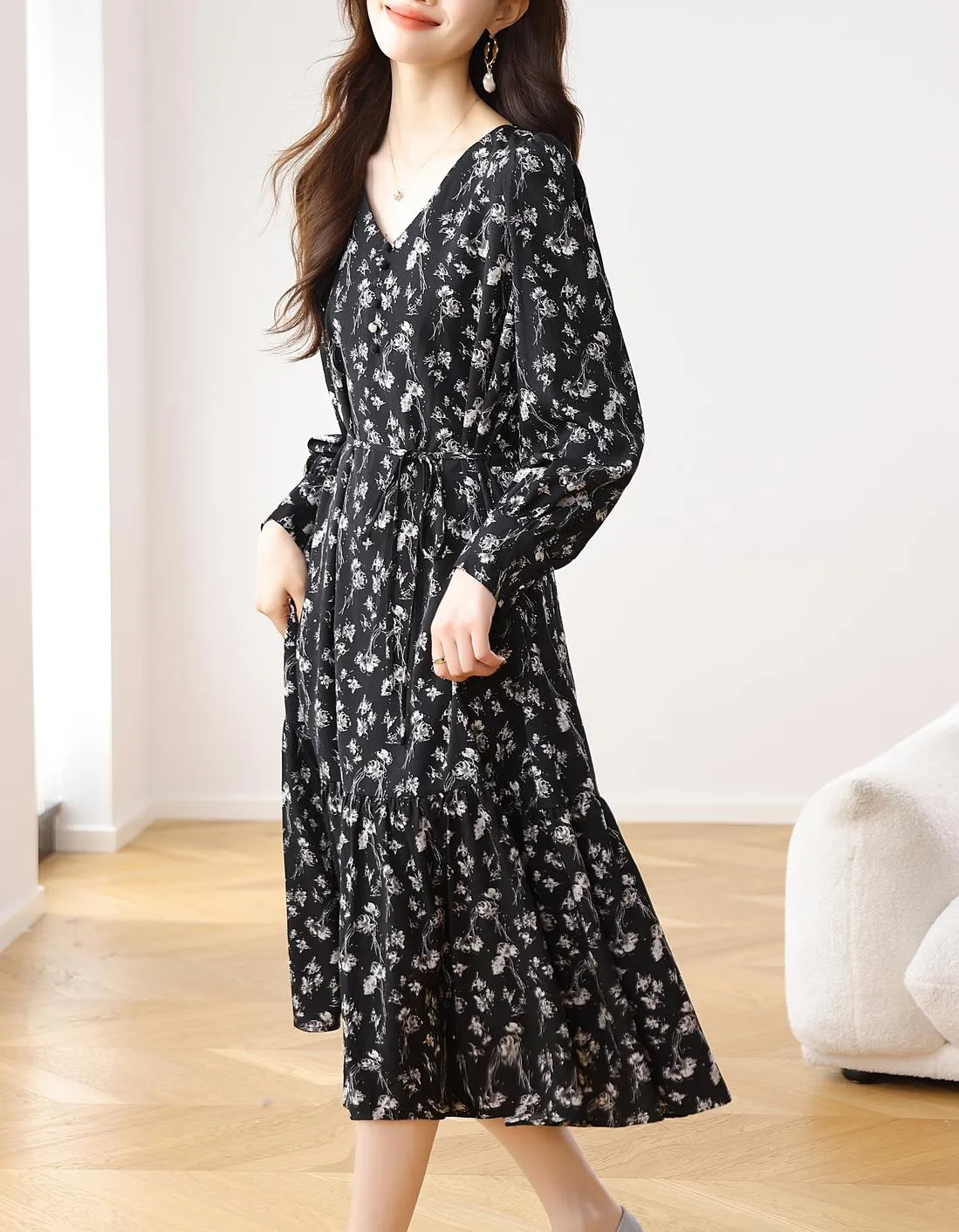 Calf-Length Black Floral Dress for Sophisticated Women
