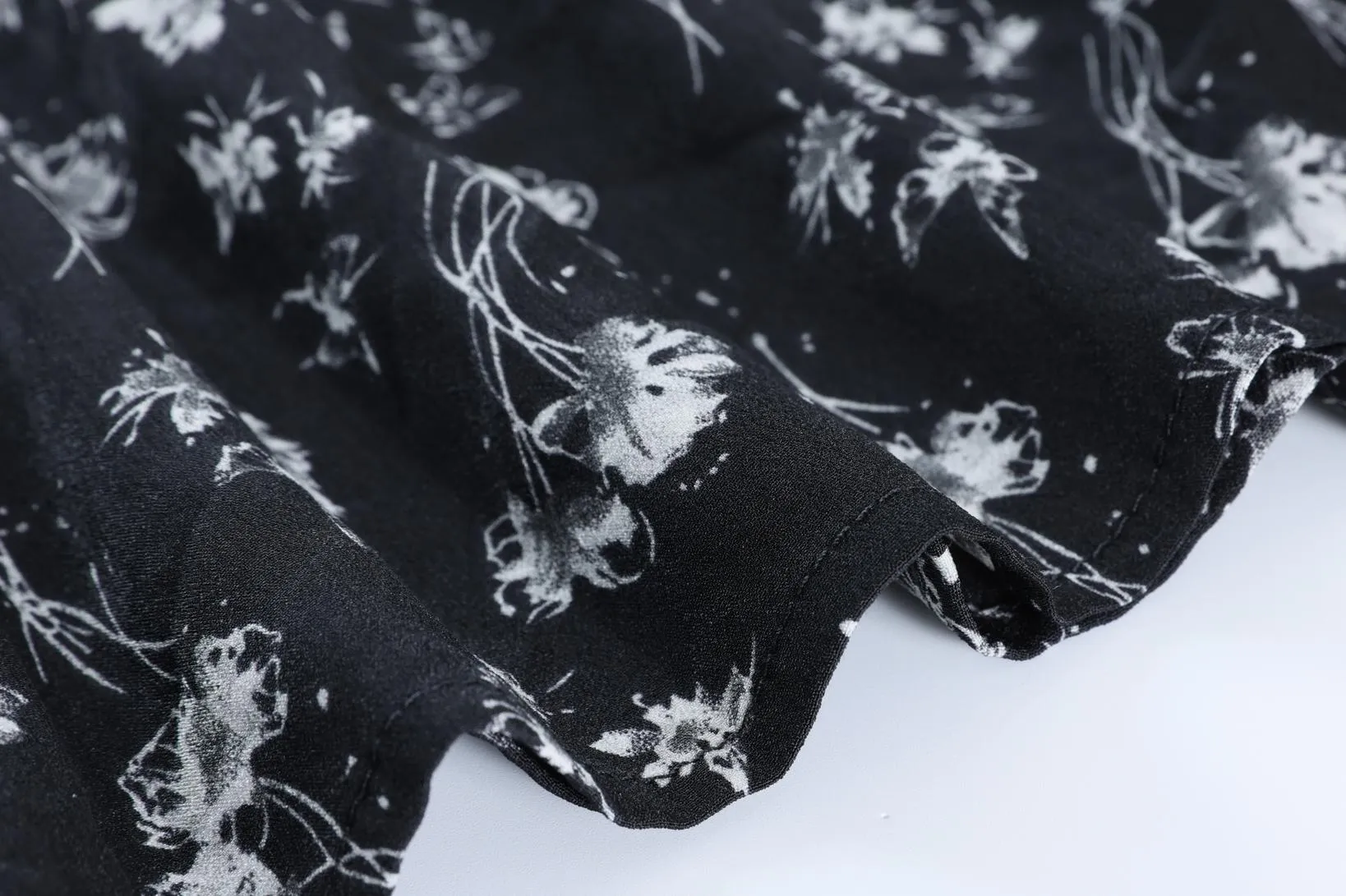 Calf-Length Black Floral Dress for Sophisticated Women
