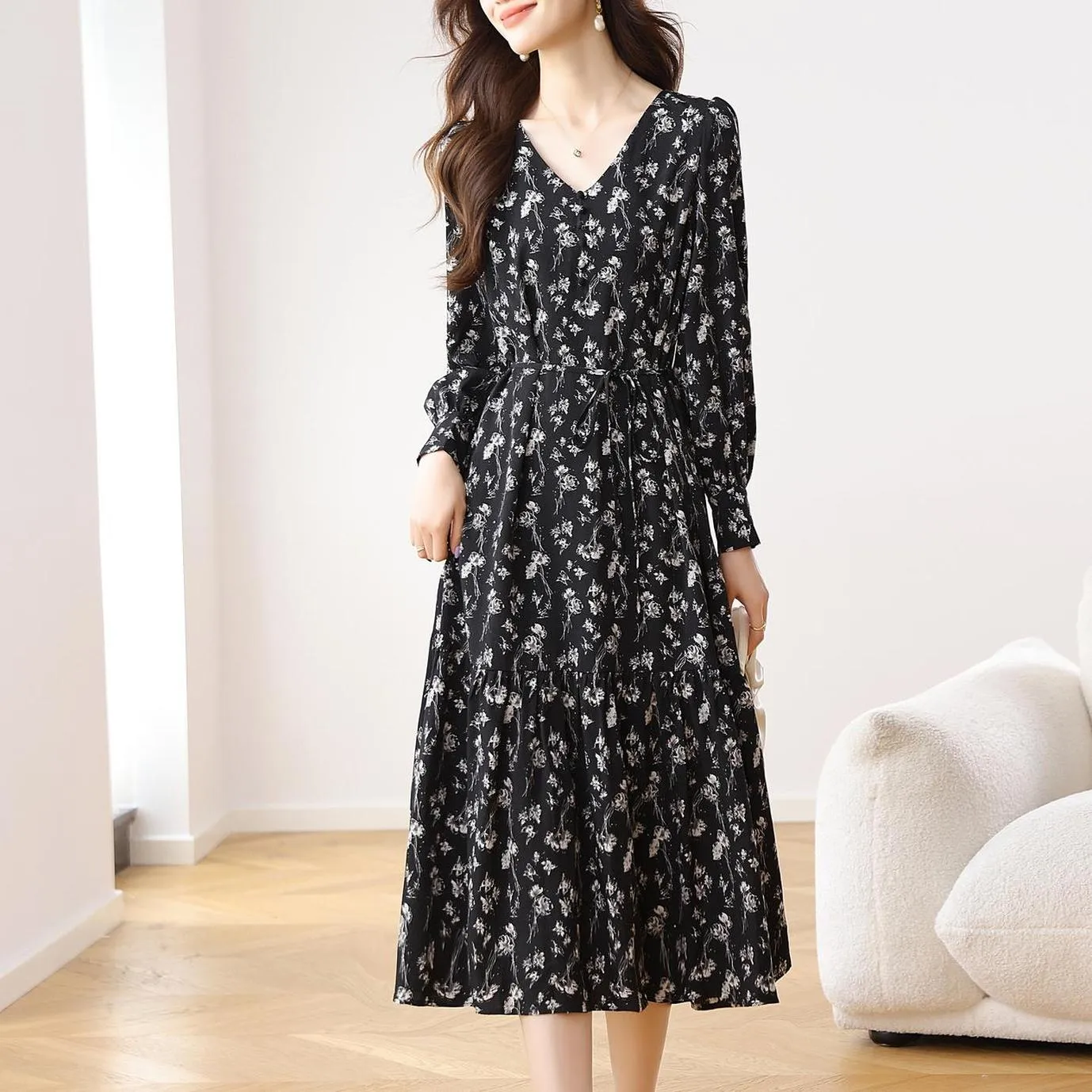 Calf-Length Black Floral Dress for Sophisticated Women