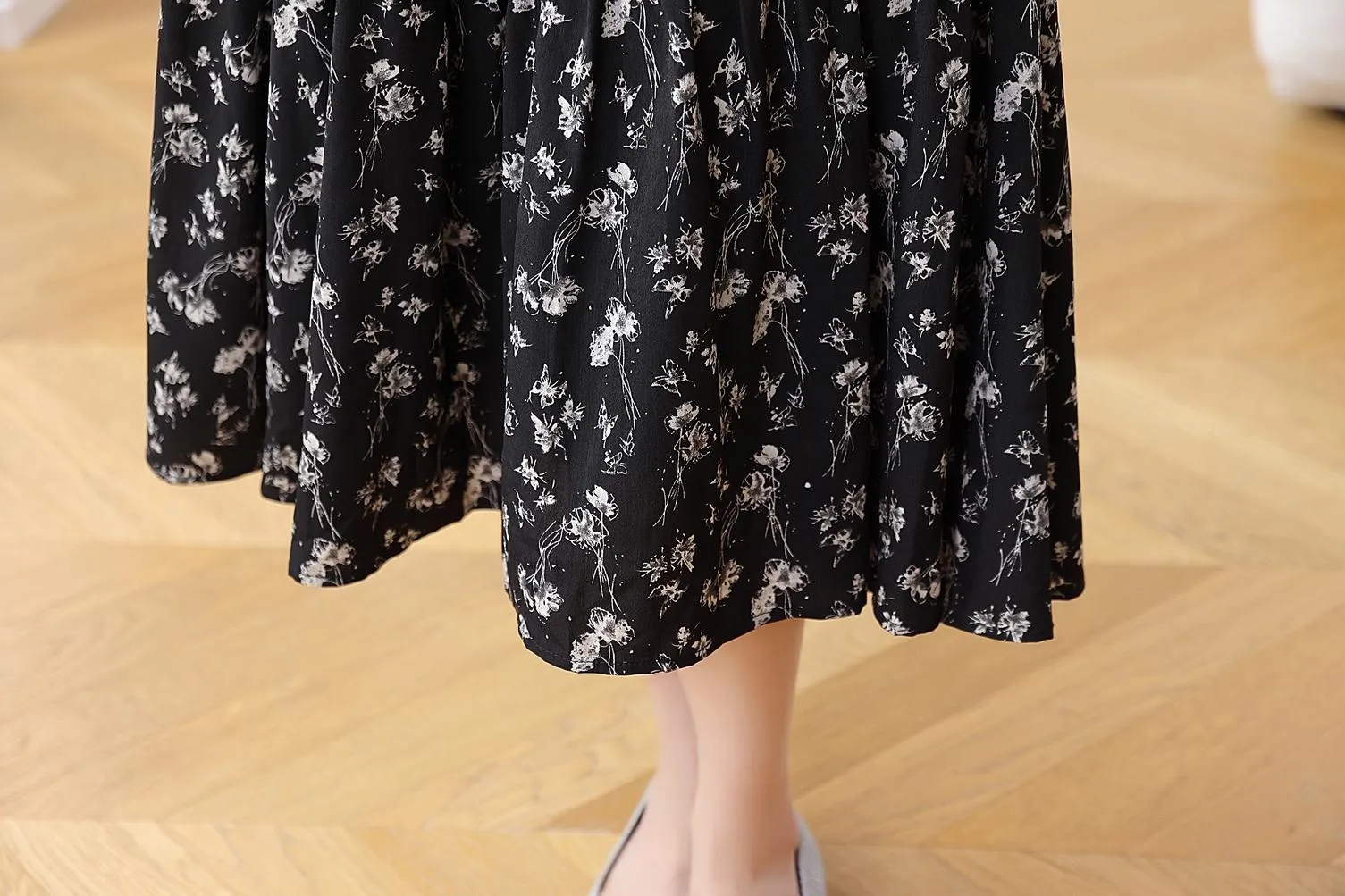 Calf-Length Black Floral Dress for Sophisticated Women