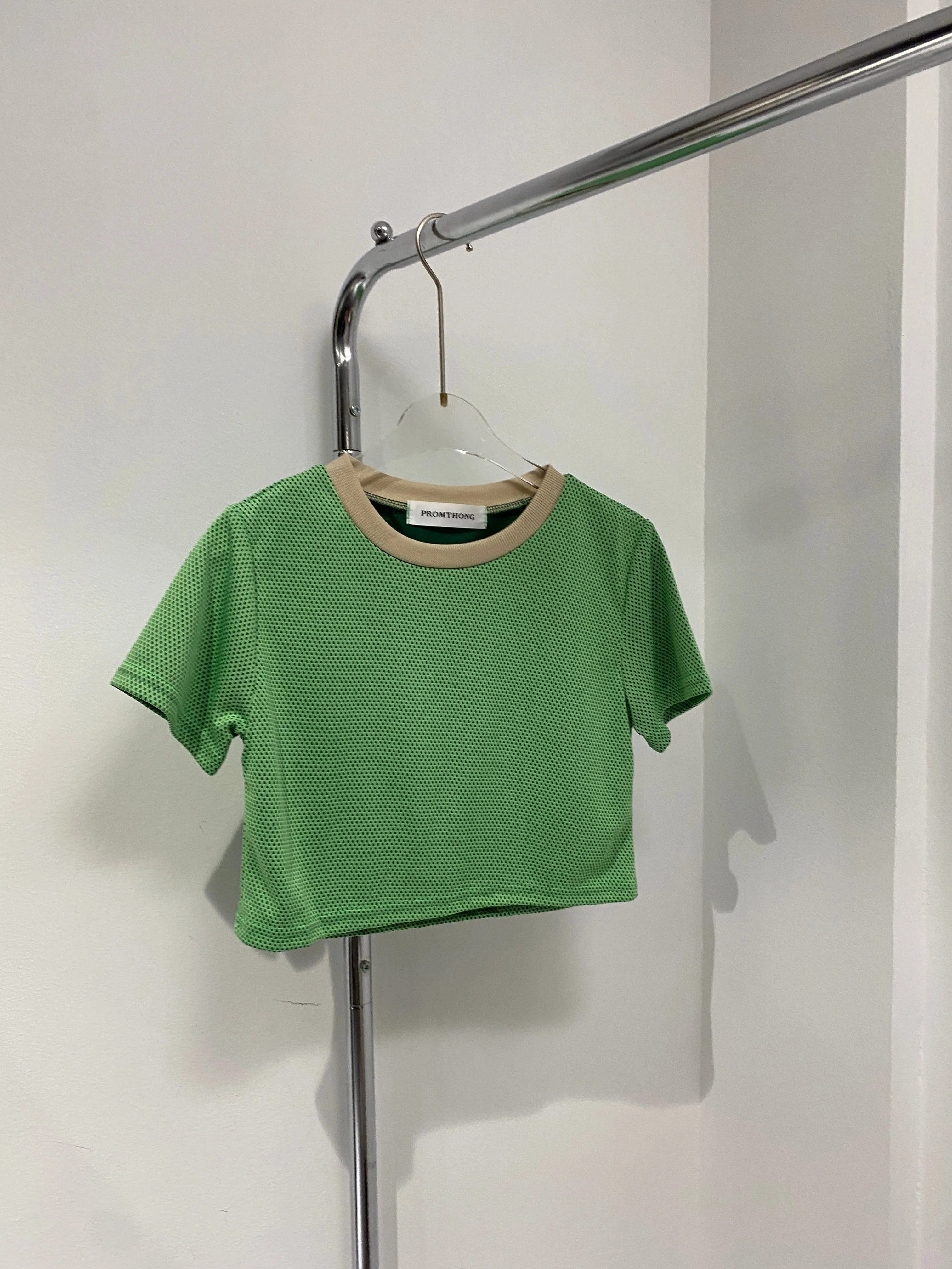 Color Contrast Cropped Tee - Lime