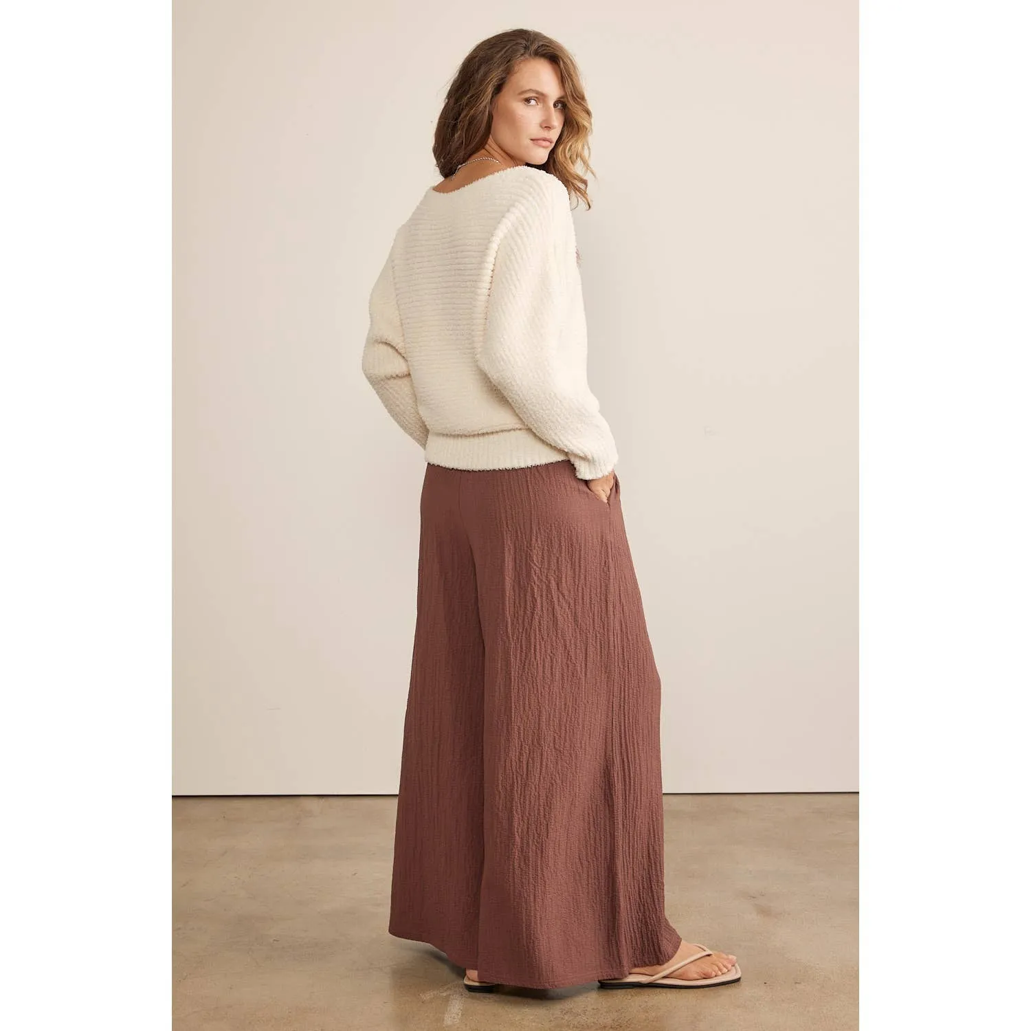 FLOWY WIDE LEG PANTS IN TEXTURED WAFFLE FABRIC
