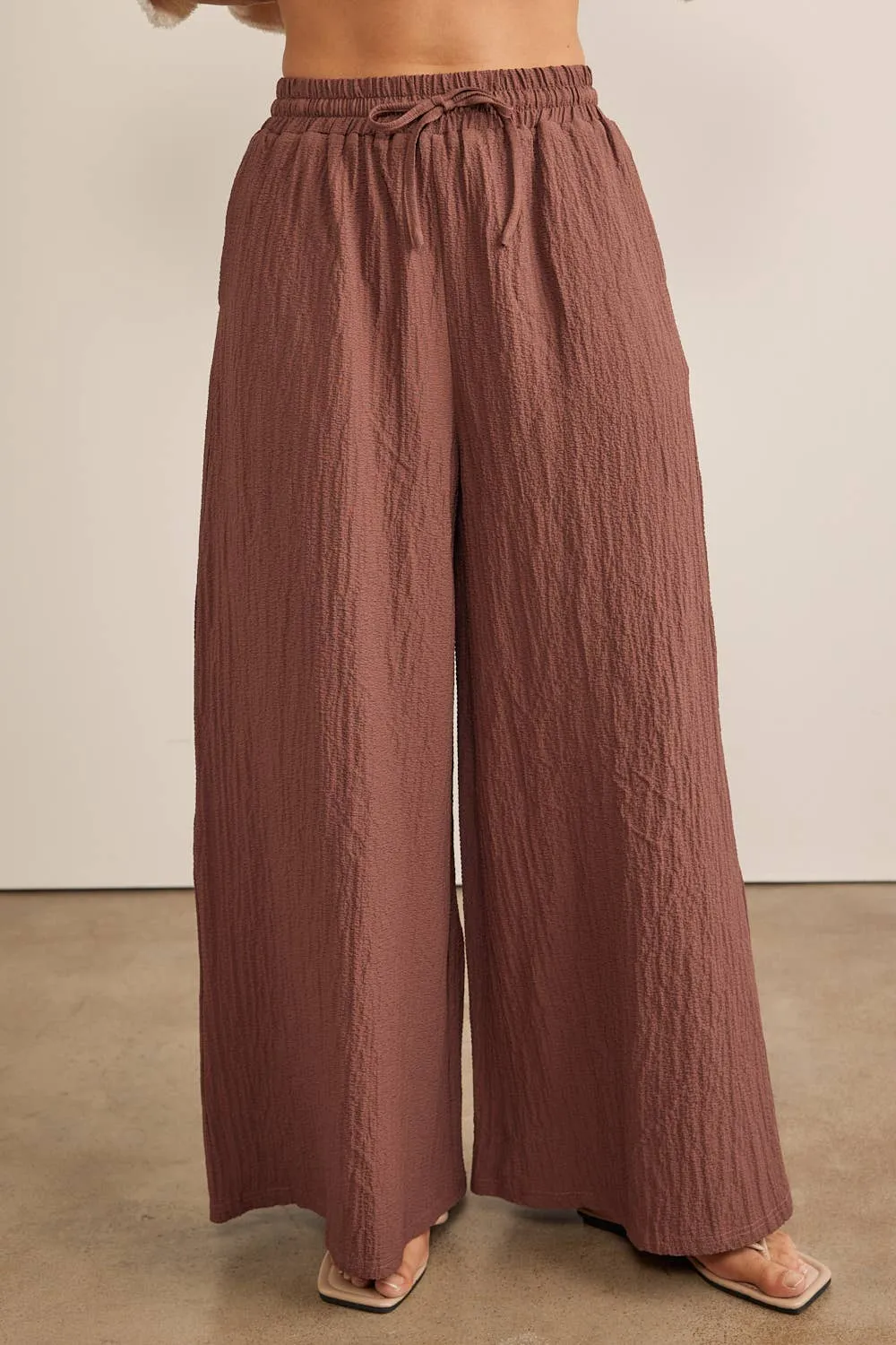 FLOWY WIDE LEG PANTS IN TEXTURED WAFFLE FABRIC