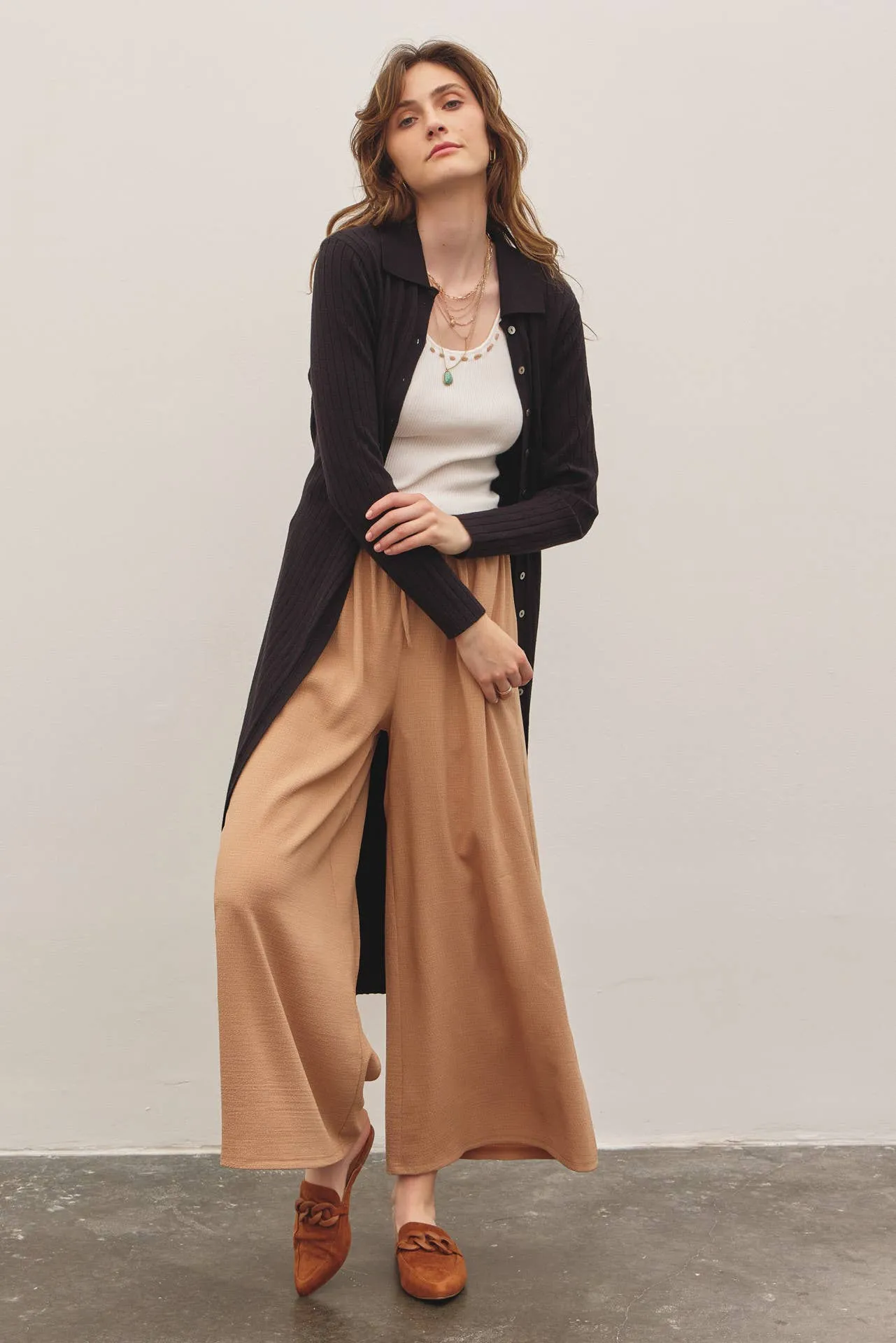 FLOWY WIDE LEG PANTS IN TEXTURED WAFFLE FABRIC