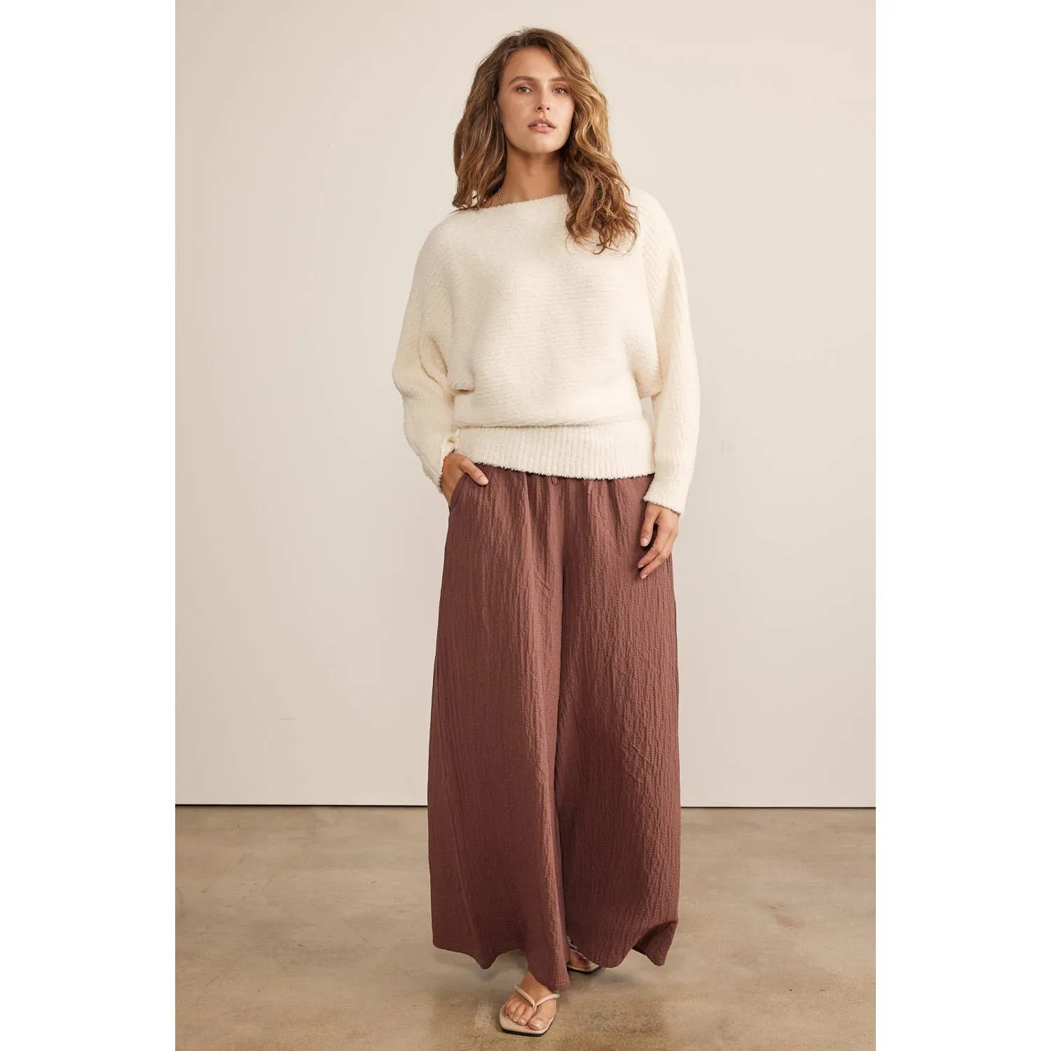 FLOWY WIDE LEG PANTS IN TEXTURED WAFFLE FABRIC