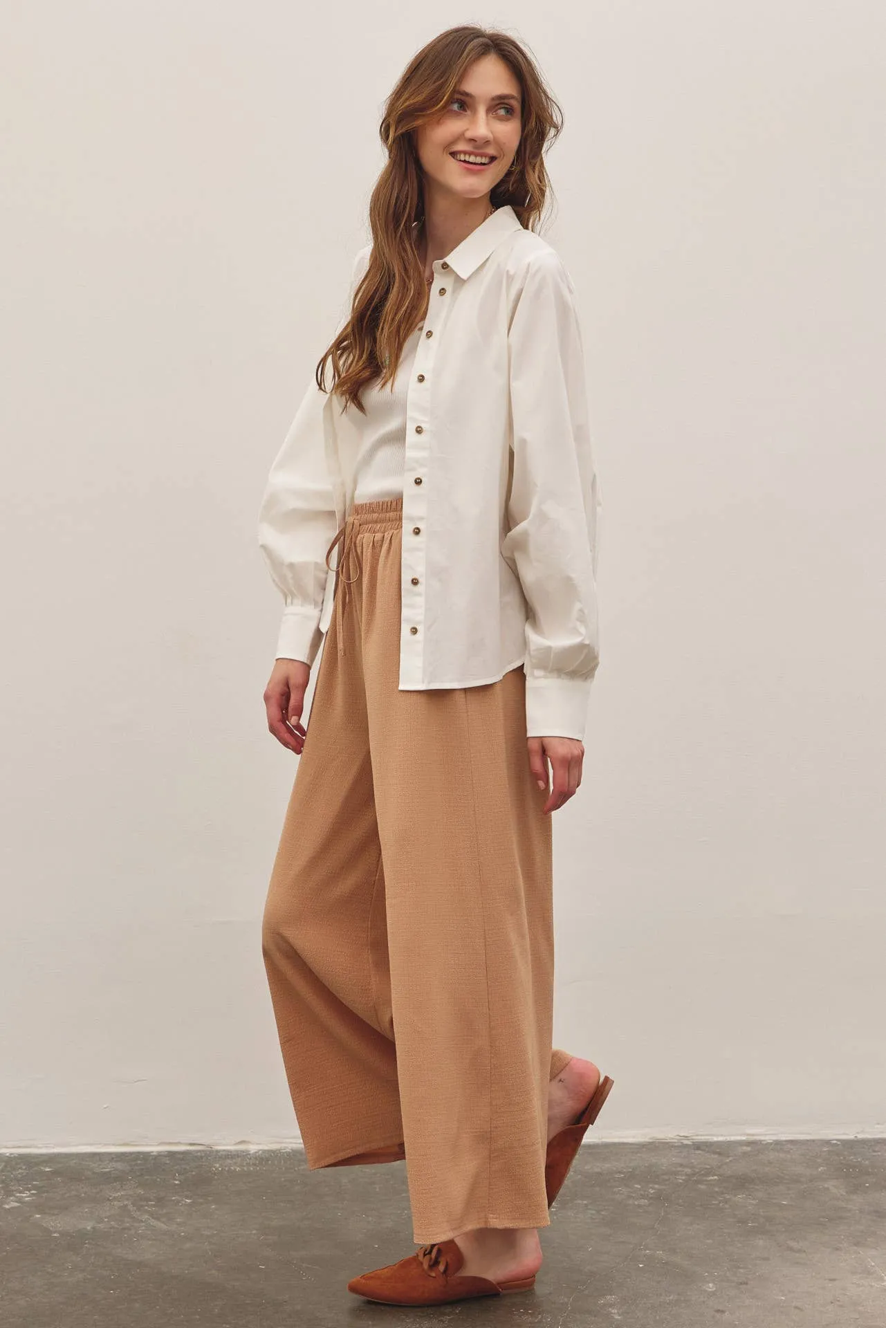 FLOWY WIDE LEG PANTS IN TEXTURED WAFFLE FABRIC
