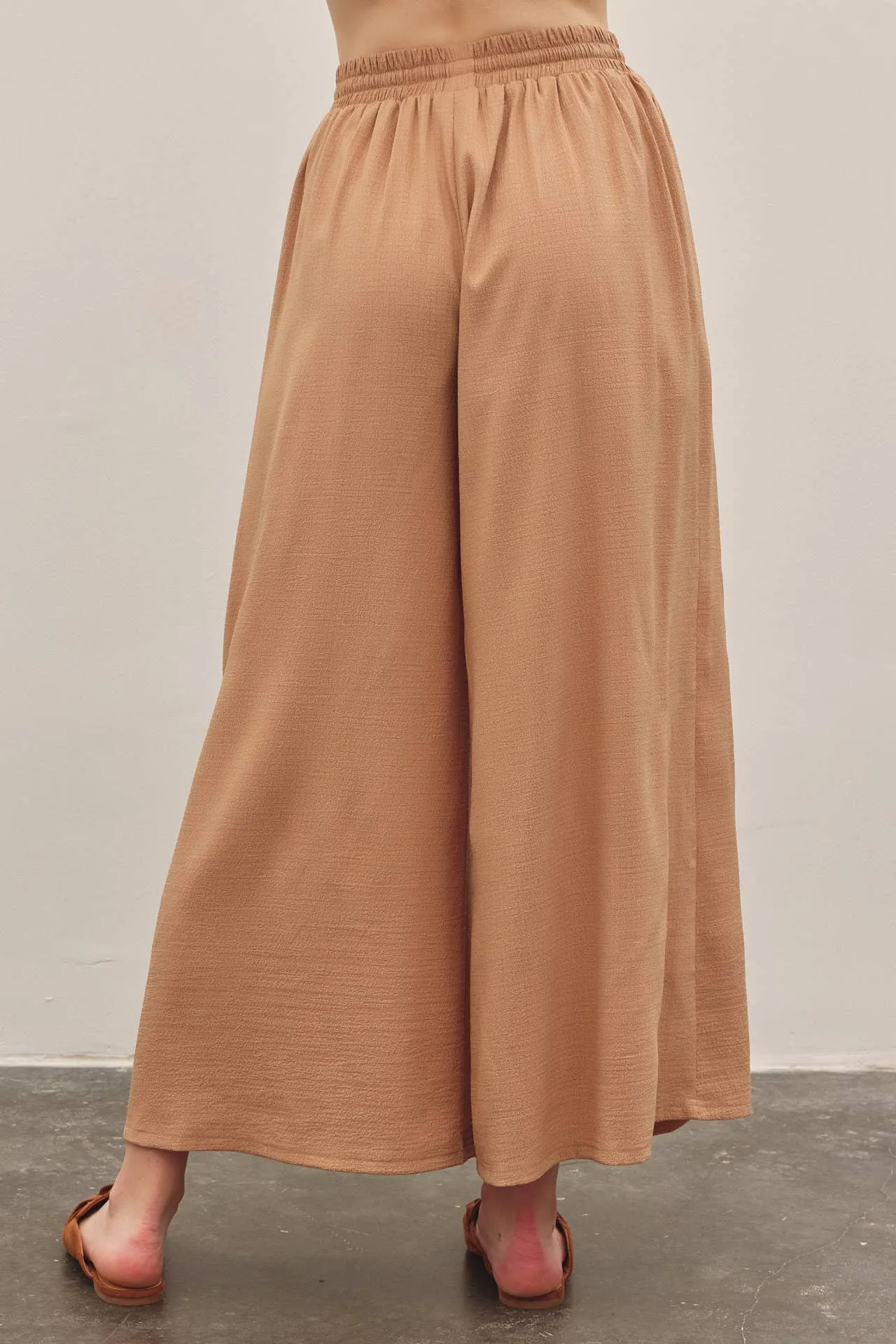 FLOWY WIDE LEG PANTS IN TEXTURED WAFFLE FABRIC