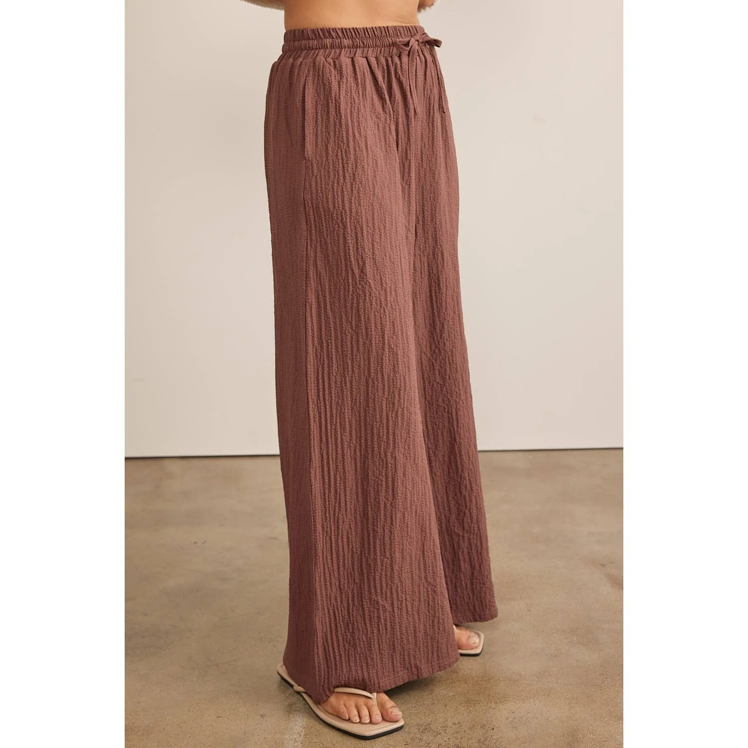 FLOWY WIDE LEG PANTS IN TEXTURED WAFFLE FABRIC