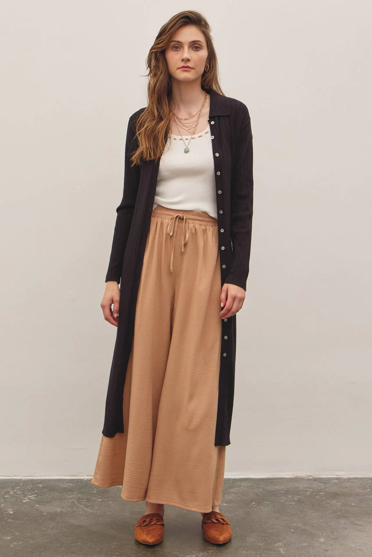 FLOWY WIDE LEG PANTS IN TEXTURED WAFFLE FABRIC