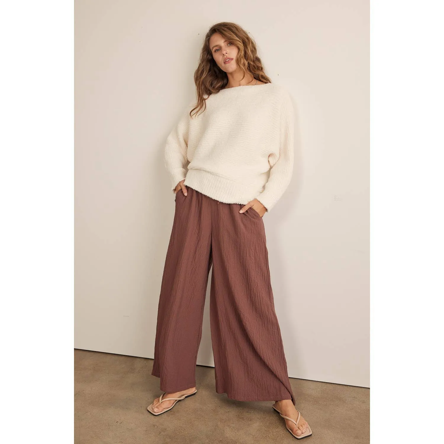 FLOWY WIDE LEG PANTS IN TEXTURED WAFFLE FABRIC