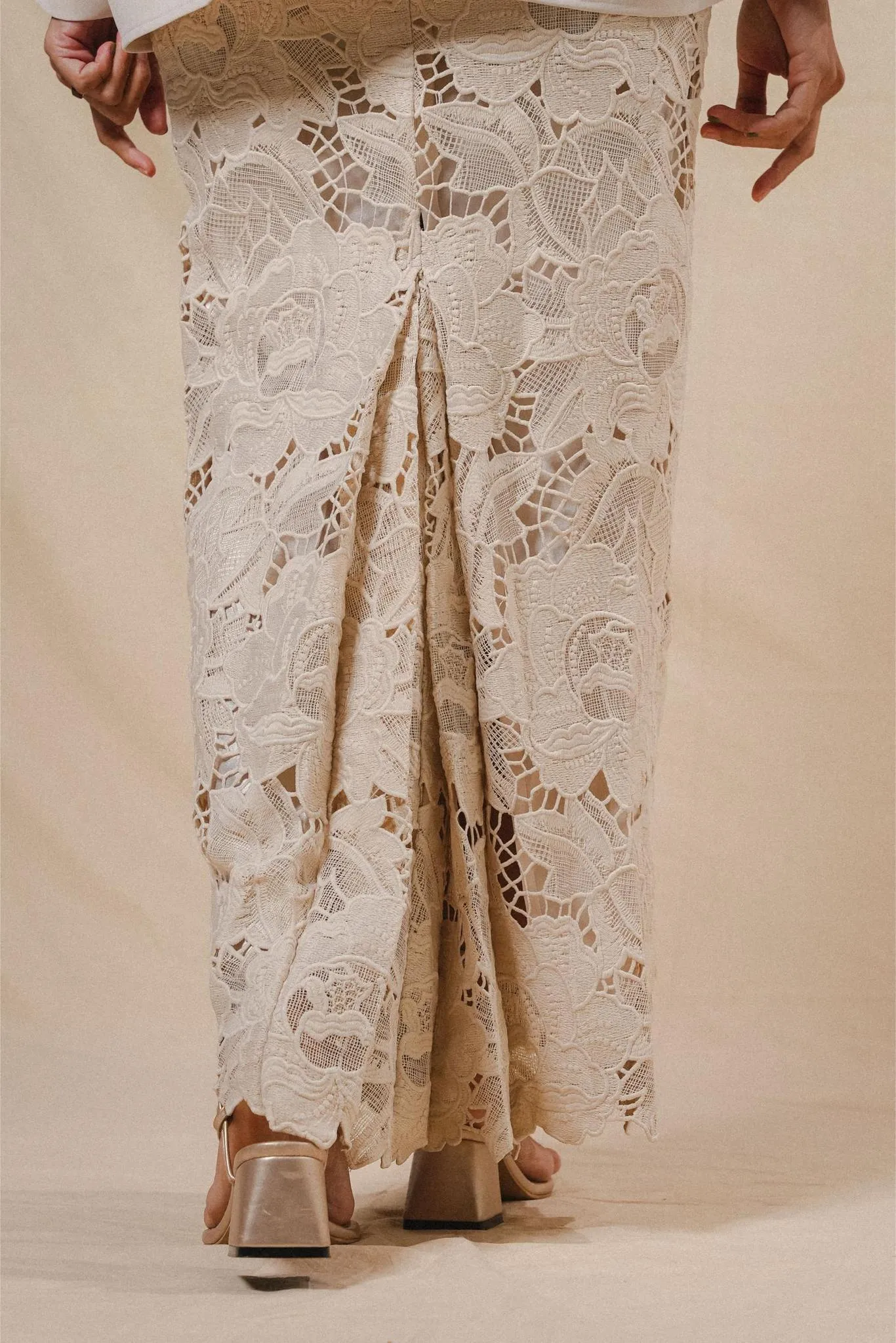 GAIA LACE SKIRT IN IVORY