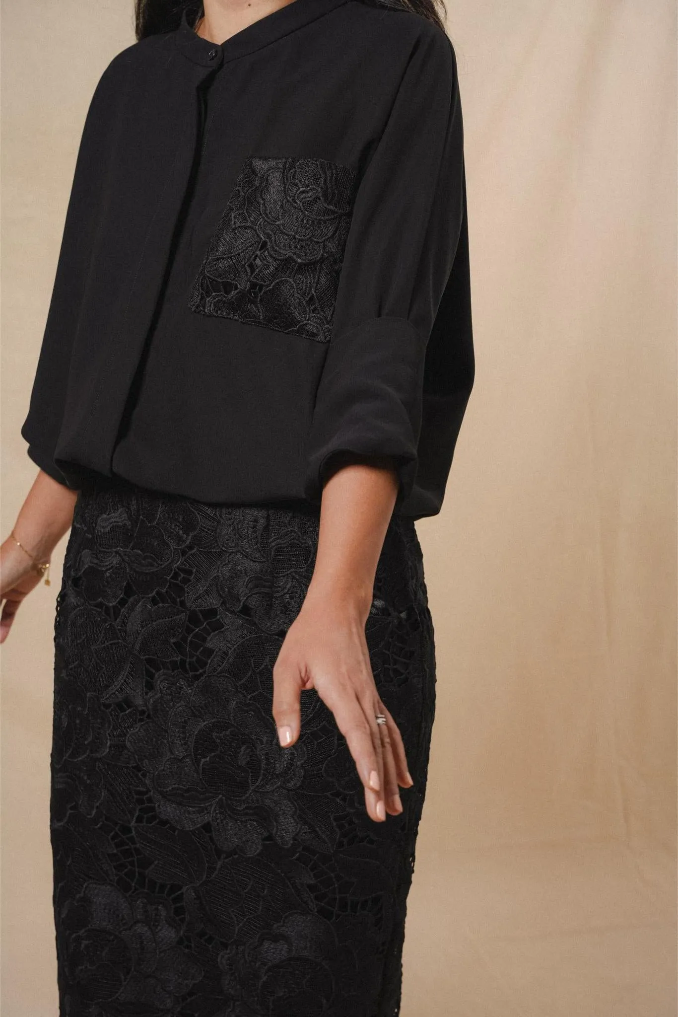 GAIA LACE SKIRT IN NOIR