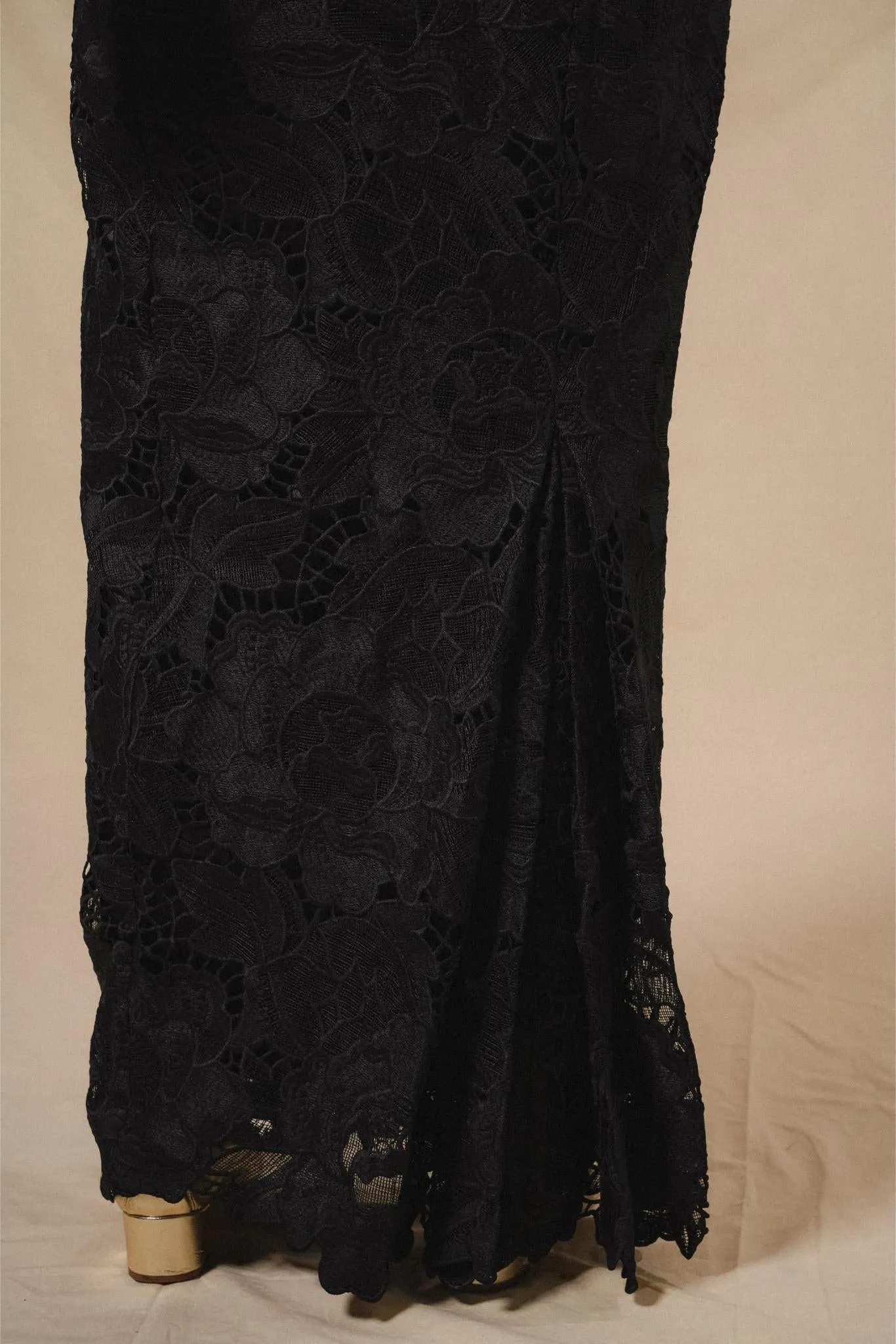 GAIA LACE SKIRT IN NOIR