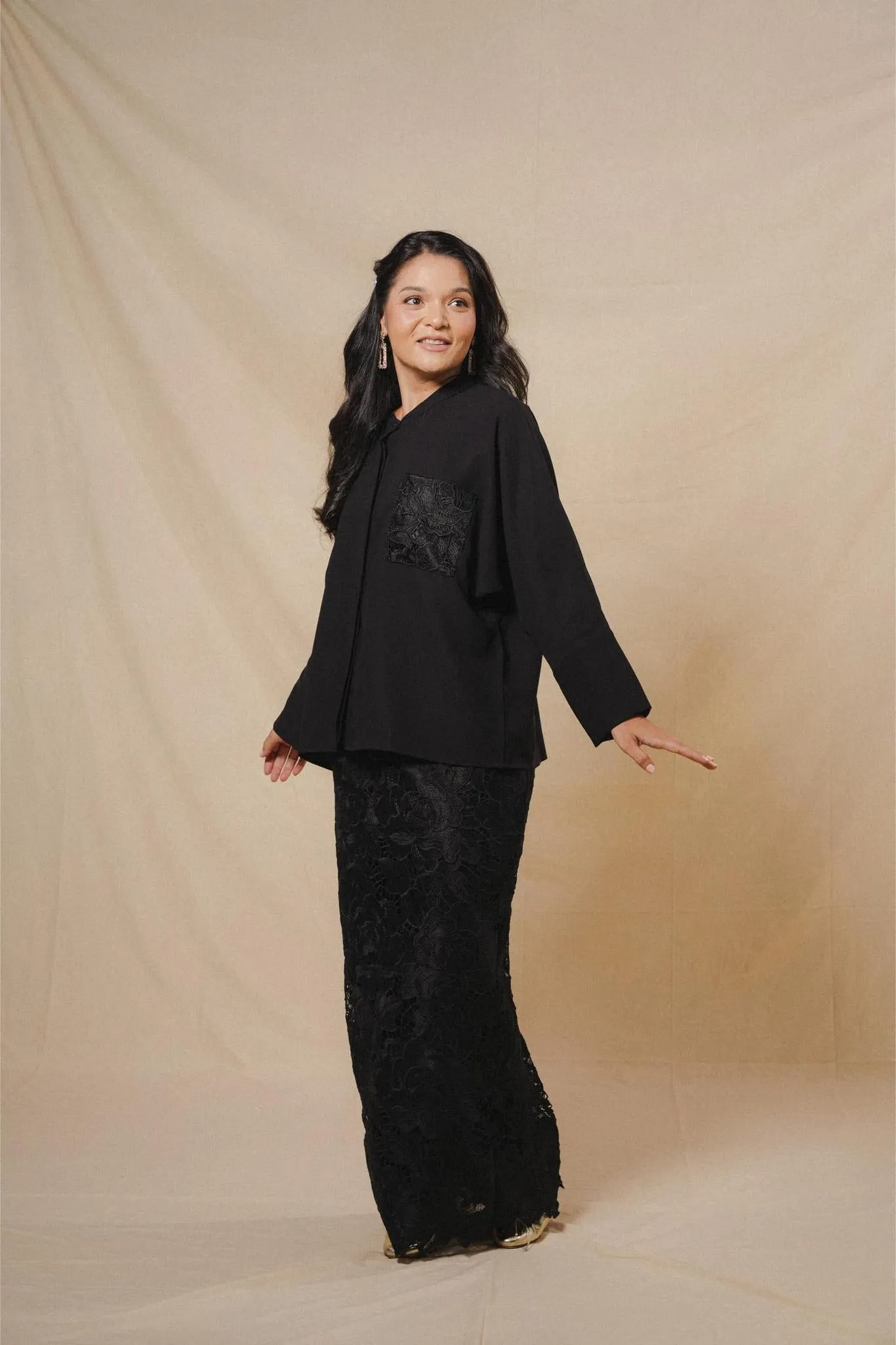 GAIA LACE SKIRT IN NOIR
