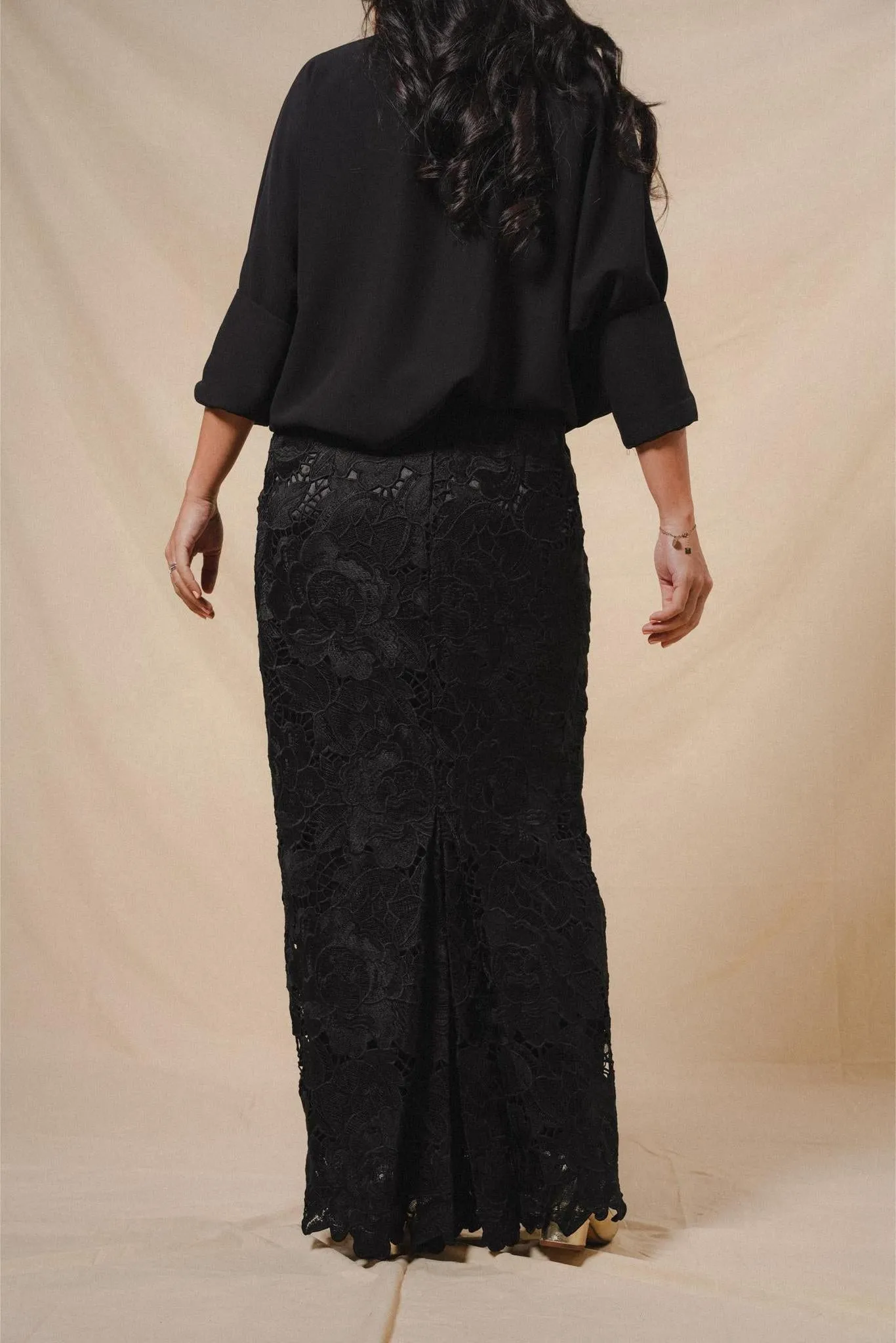 GAIA LACE SKIRT IN NOIR