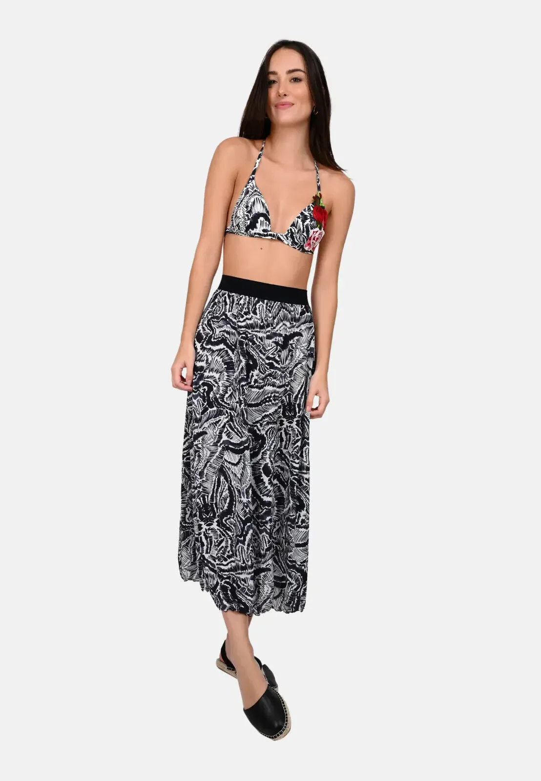 Pain De Sucre Rozen Embroidered Rose Bikini Top