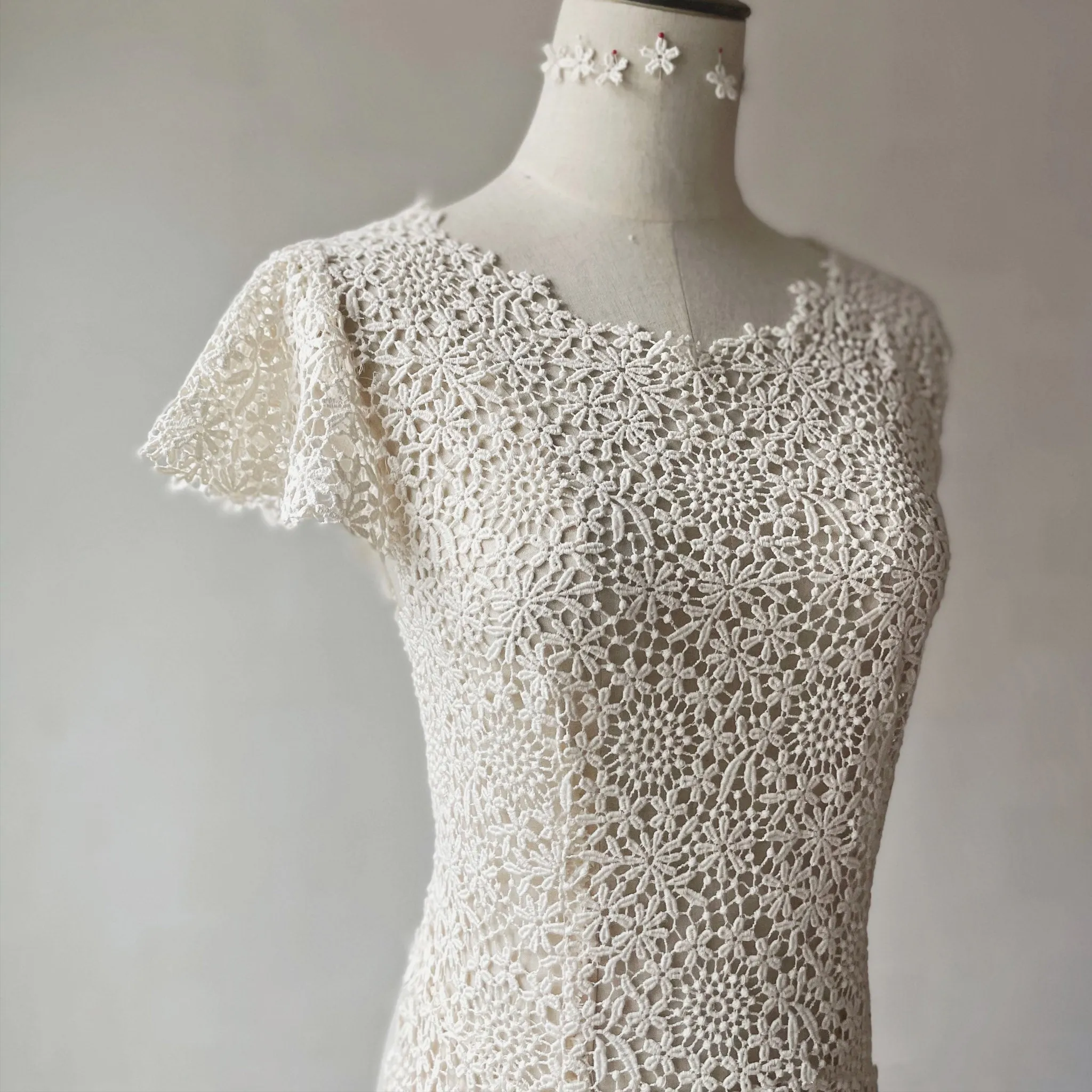 Scoop Short and Tea Length Lace Wedding Dress with Short Sleeve