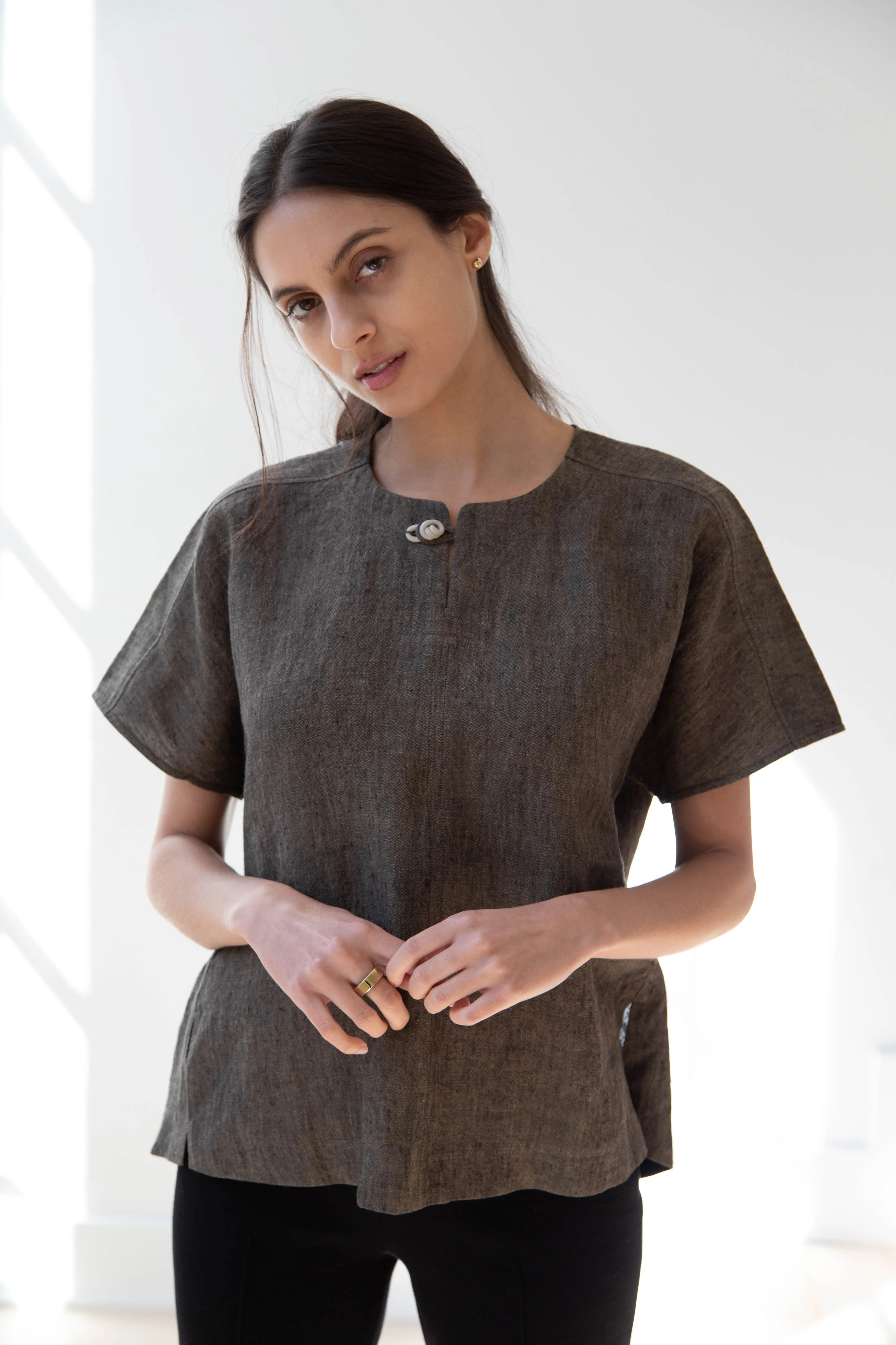 Seventyfive | Short Sleeve Top in Walnut Linen