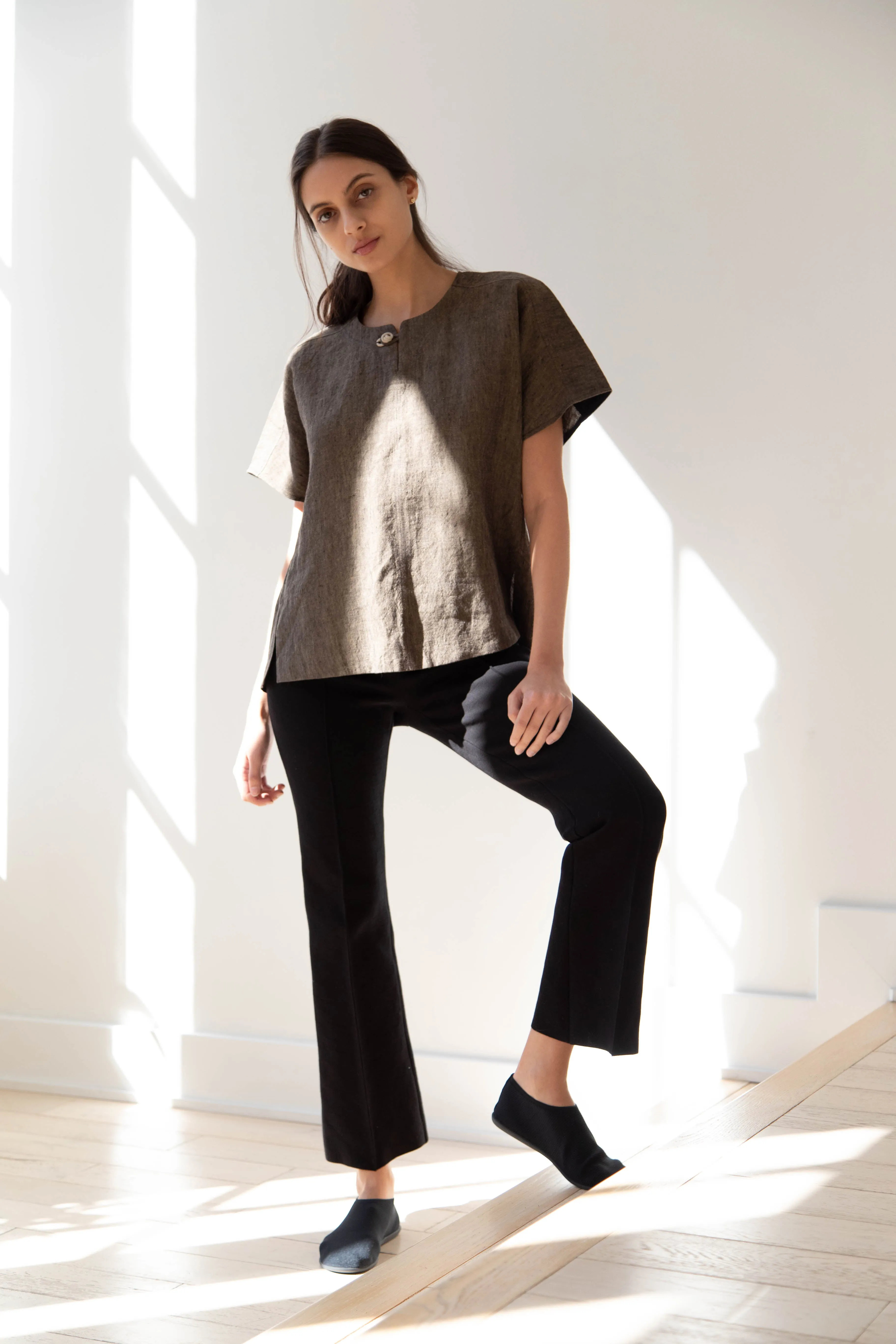 Seventyfive | Short Sleeve Top in Walnut Linen