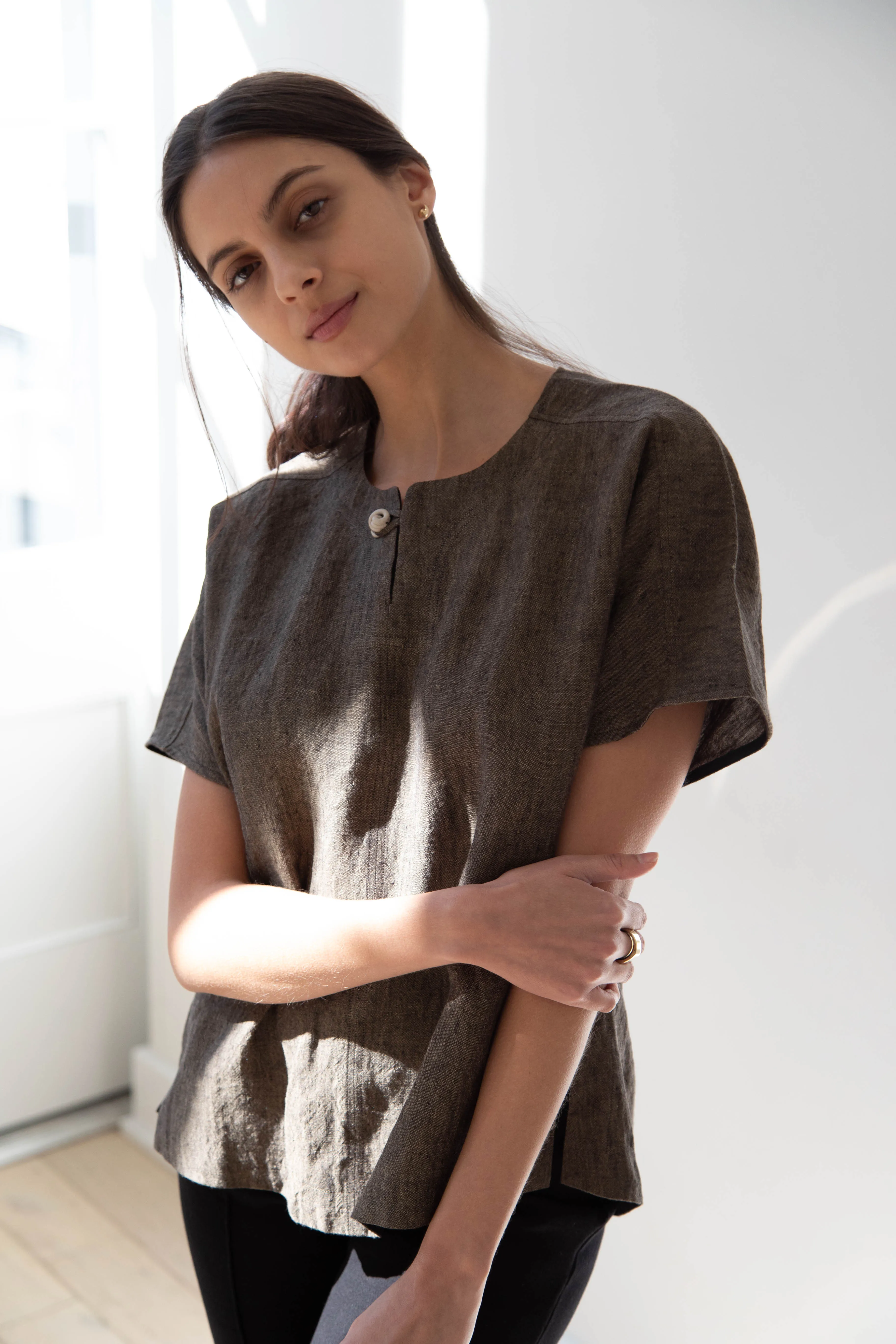 Seventyfive | Short Sleeve Top in Walnut Linen
