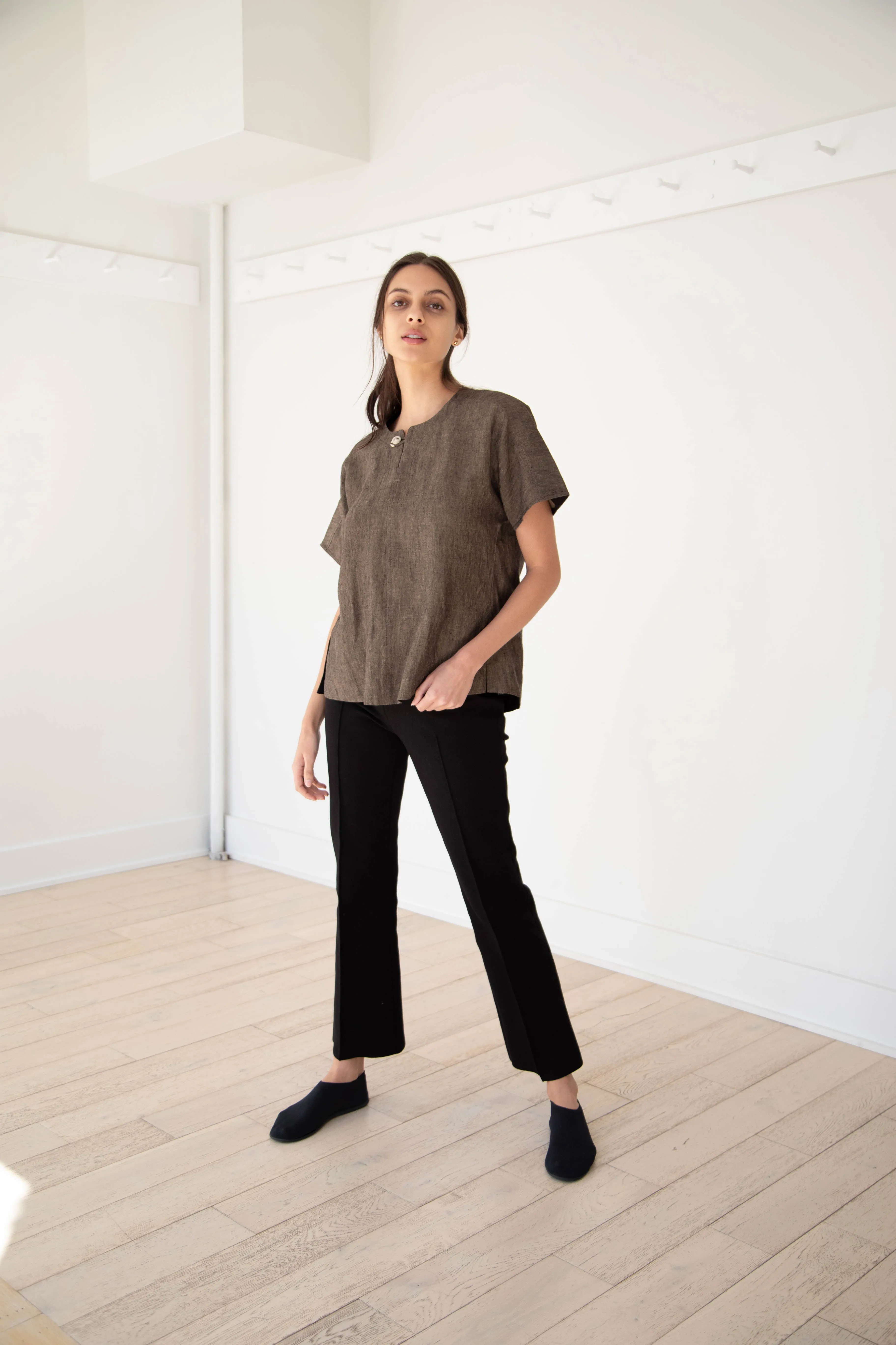 Seventyfive | Short Sleeve Top in Walnut Linen