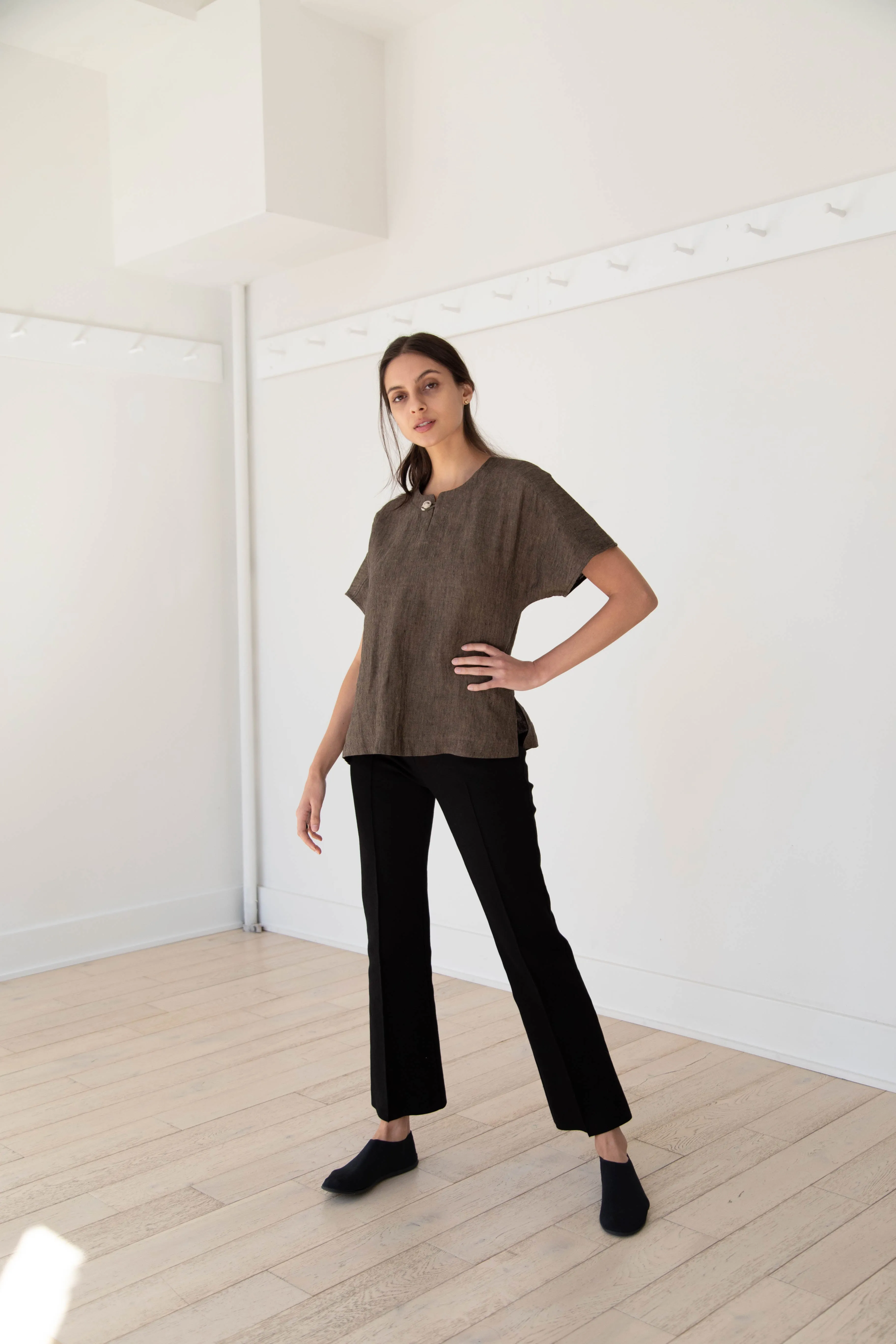 Seventyfive | Short Sleeve Top in Walnut Linen