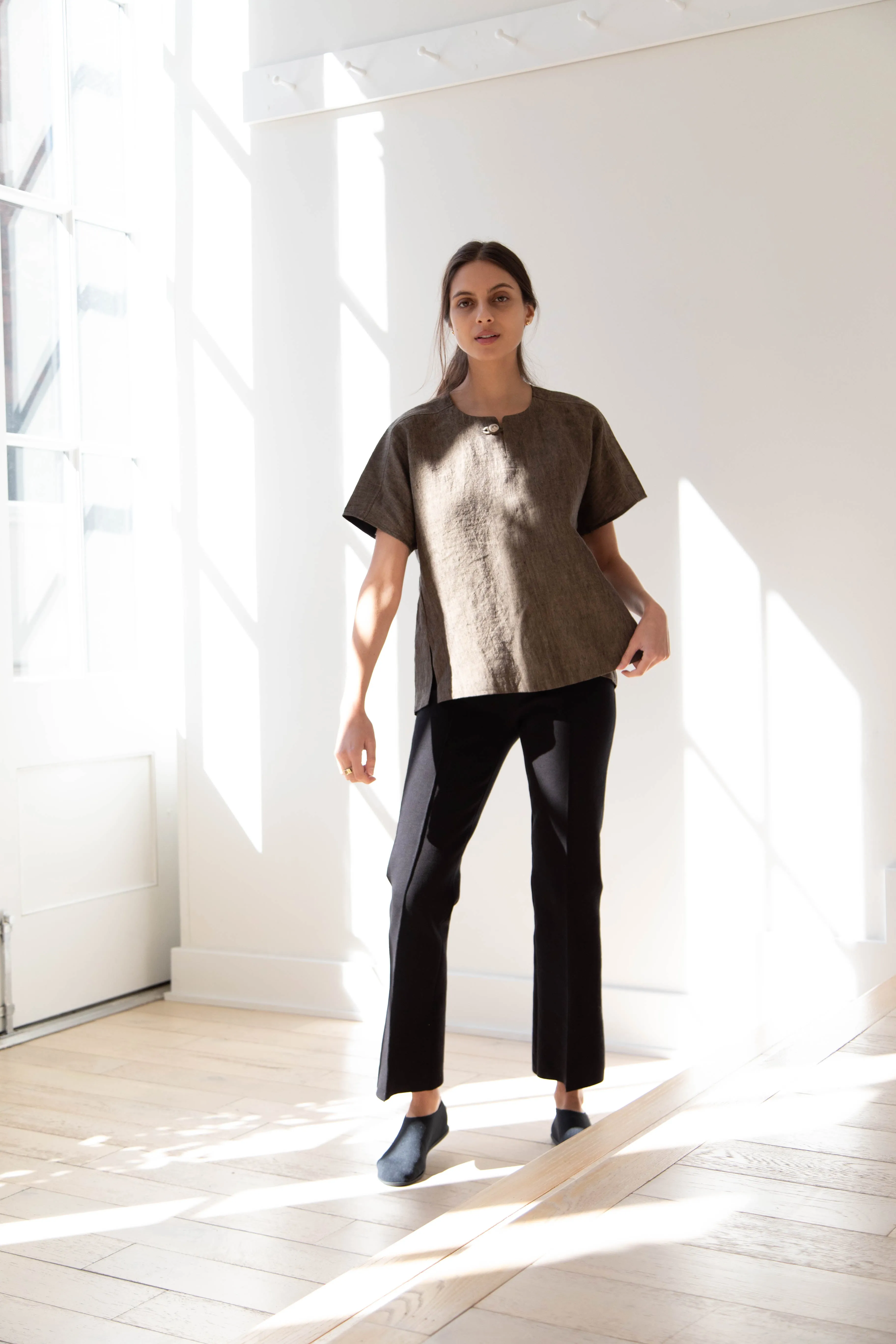 Seventyfive | Short Sleeve Top in Walnut Linen