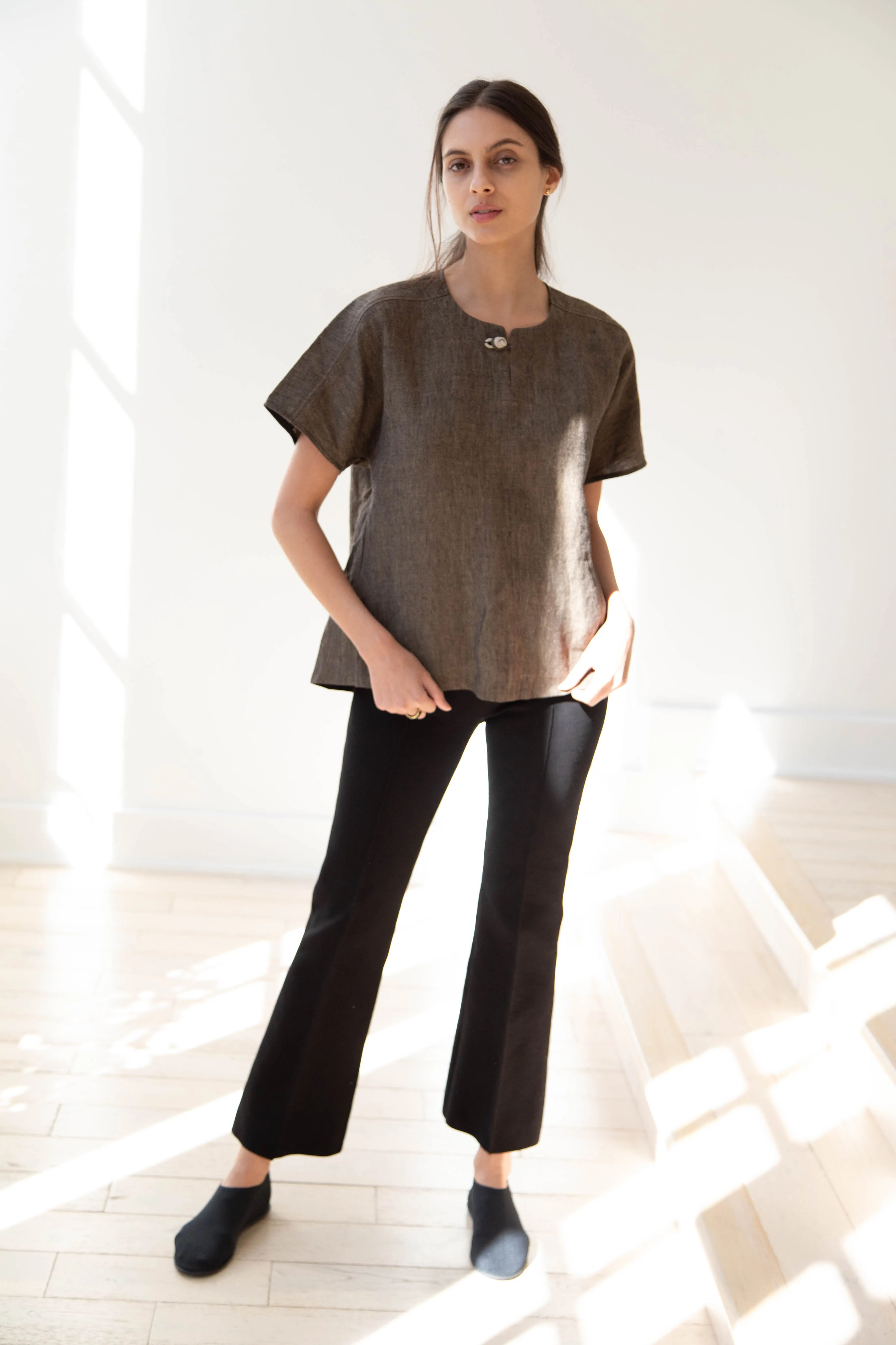 Seventyfive | Short Sleeve Top in Walnut Linen