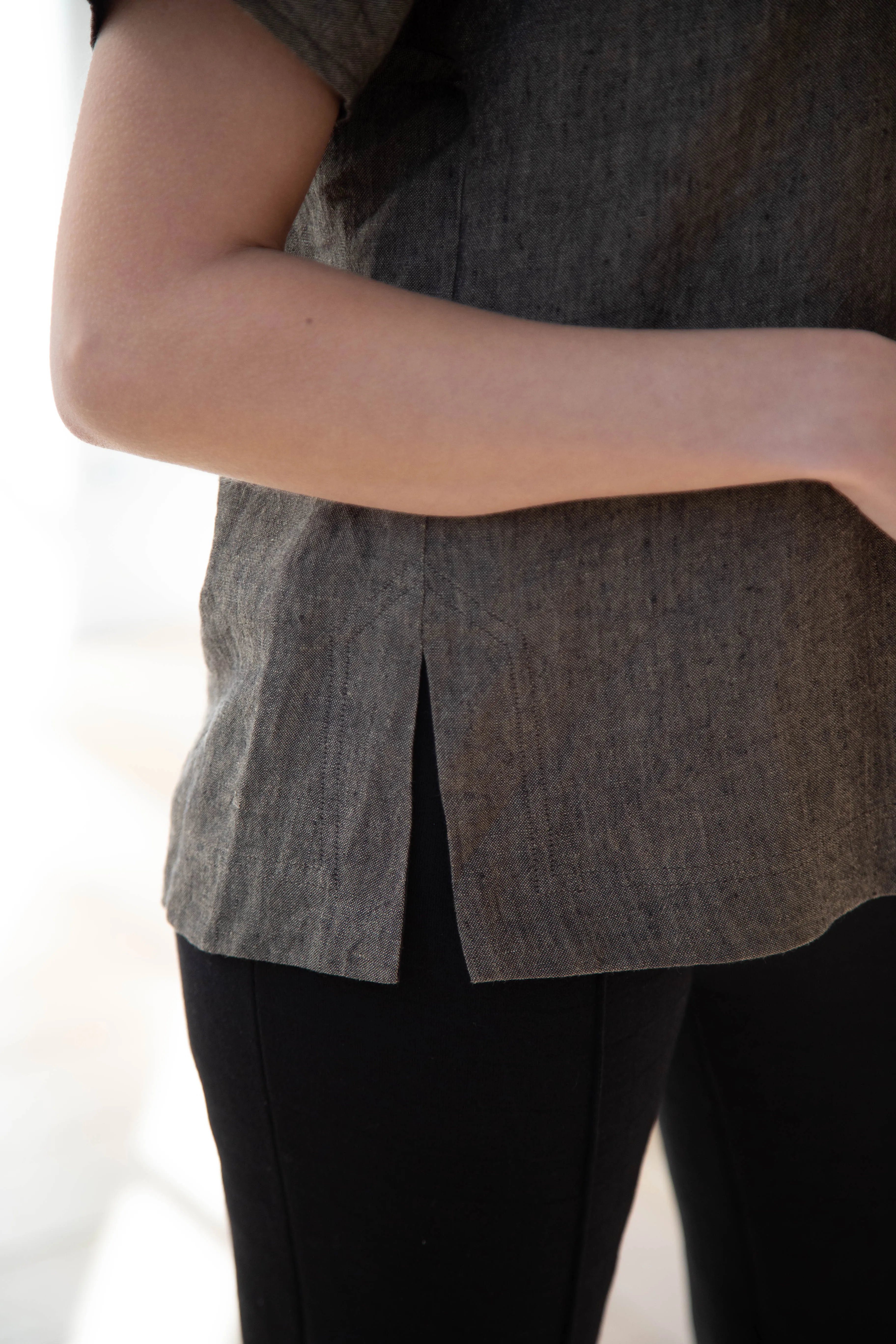 Seventyfive | Short Sleeve Top in Walnut Linen