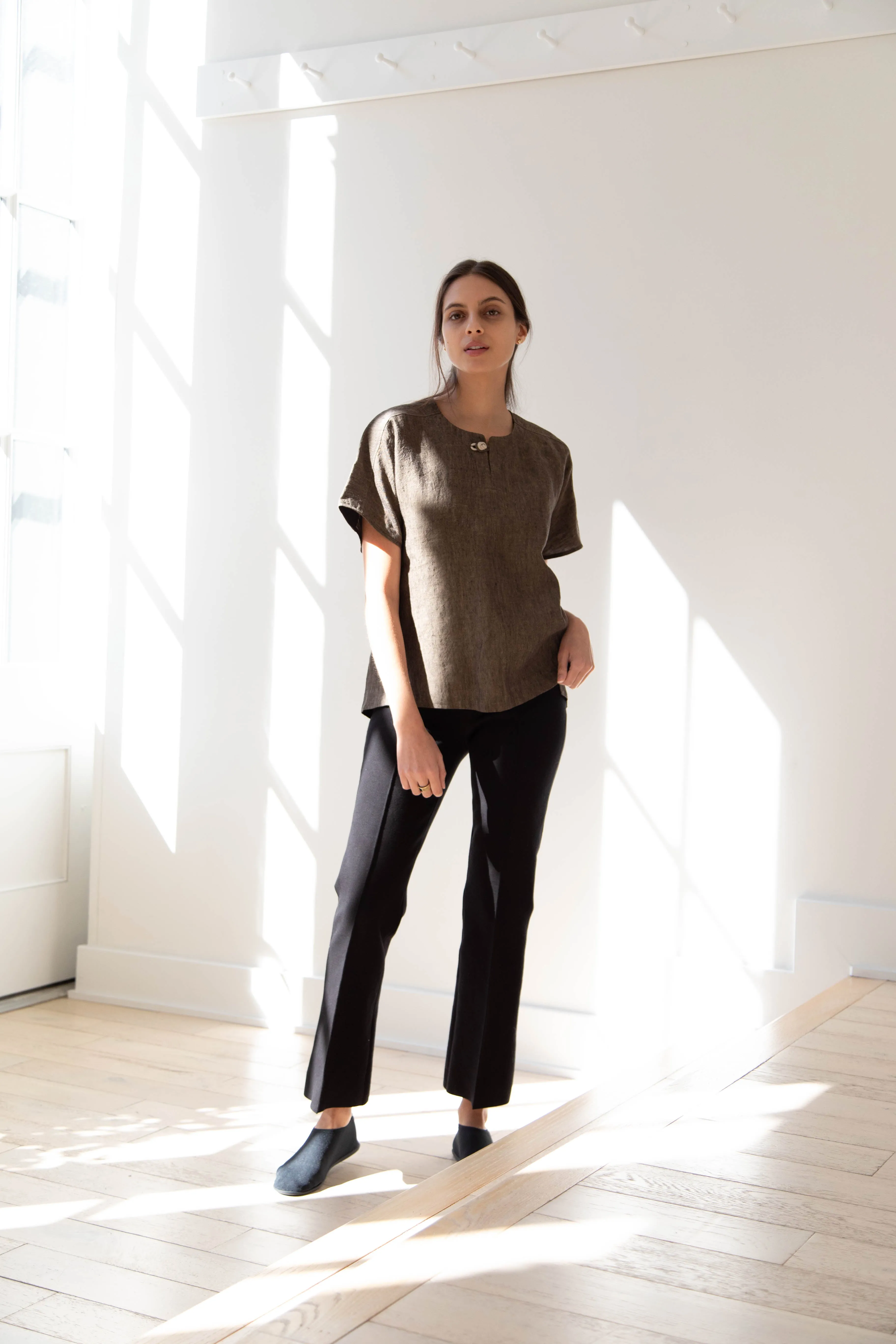 Seventyfive | Short Sleeve Top in Walnut Linen