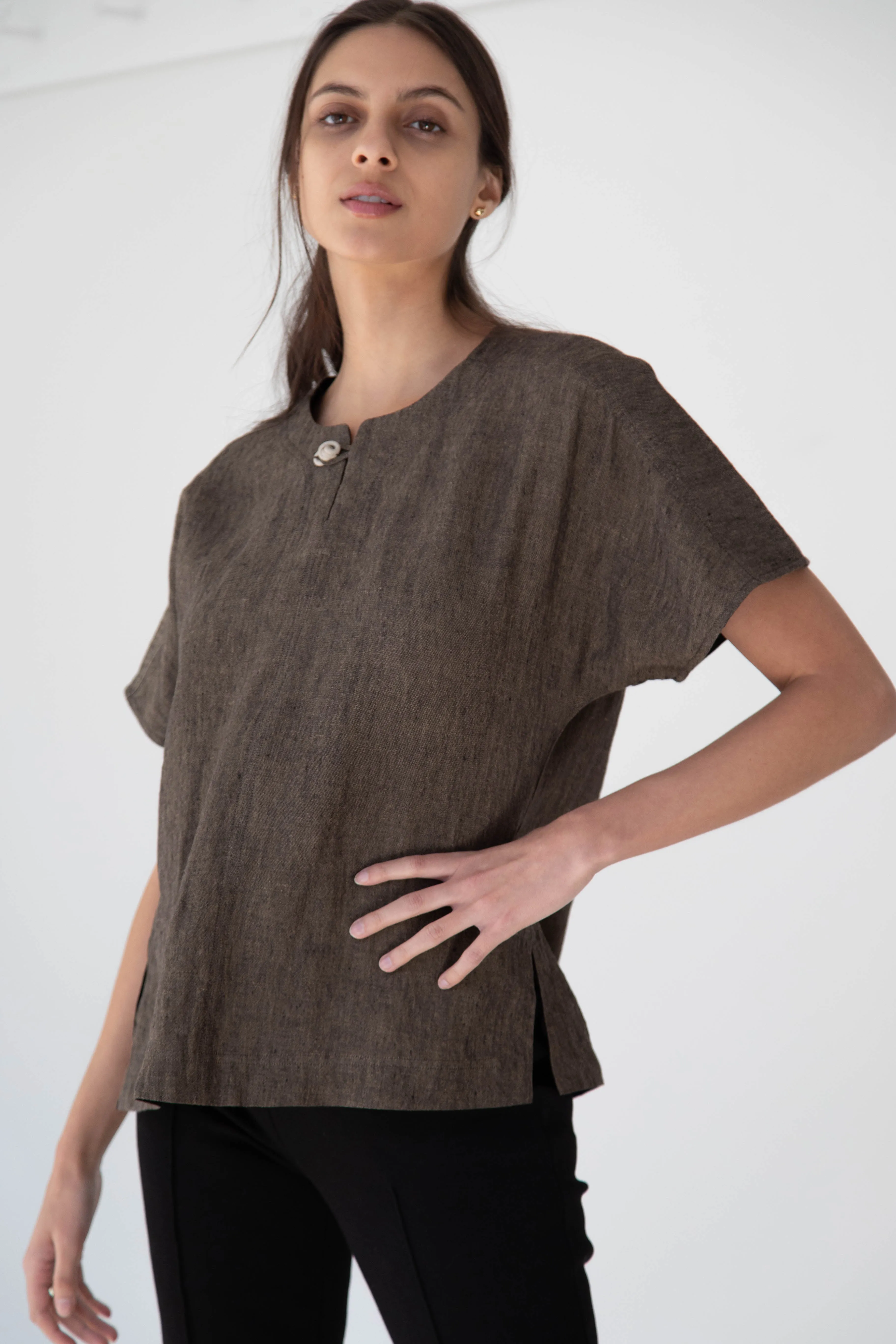 Seventyfive | Short Sleeve Top in Walnut Linen