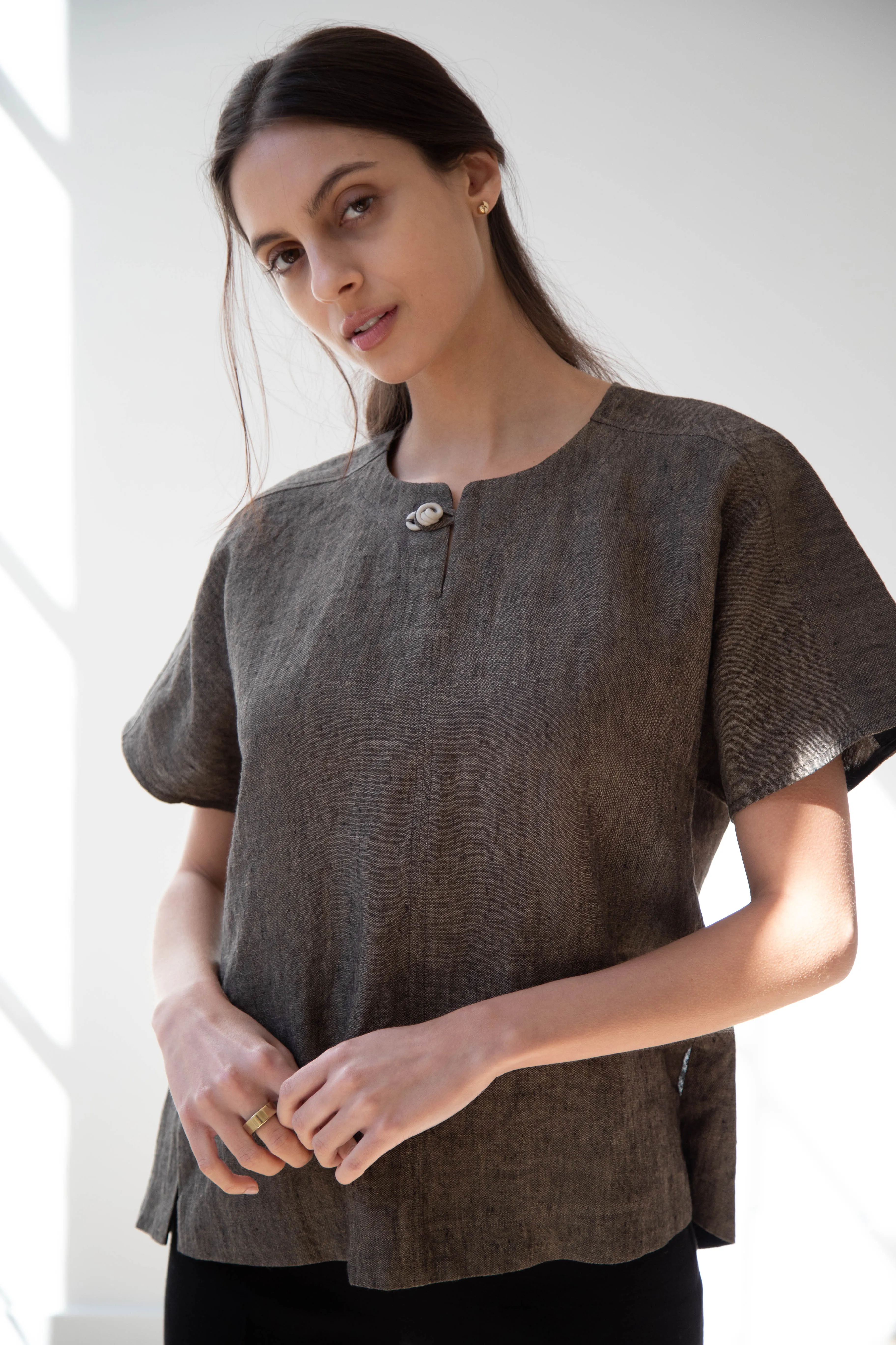 Seventyfive | Short Sleeve Top in Walnut Linen