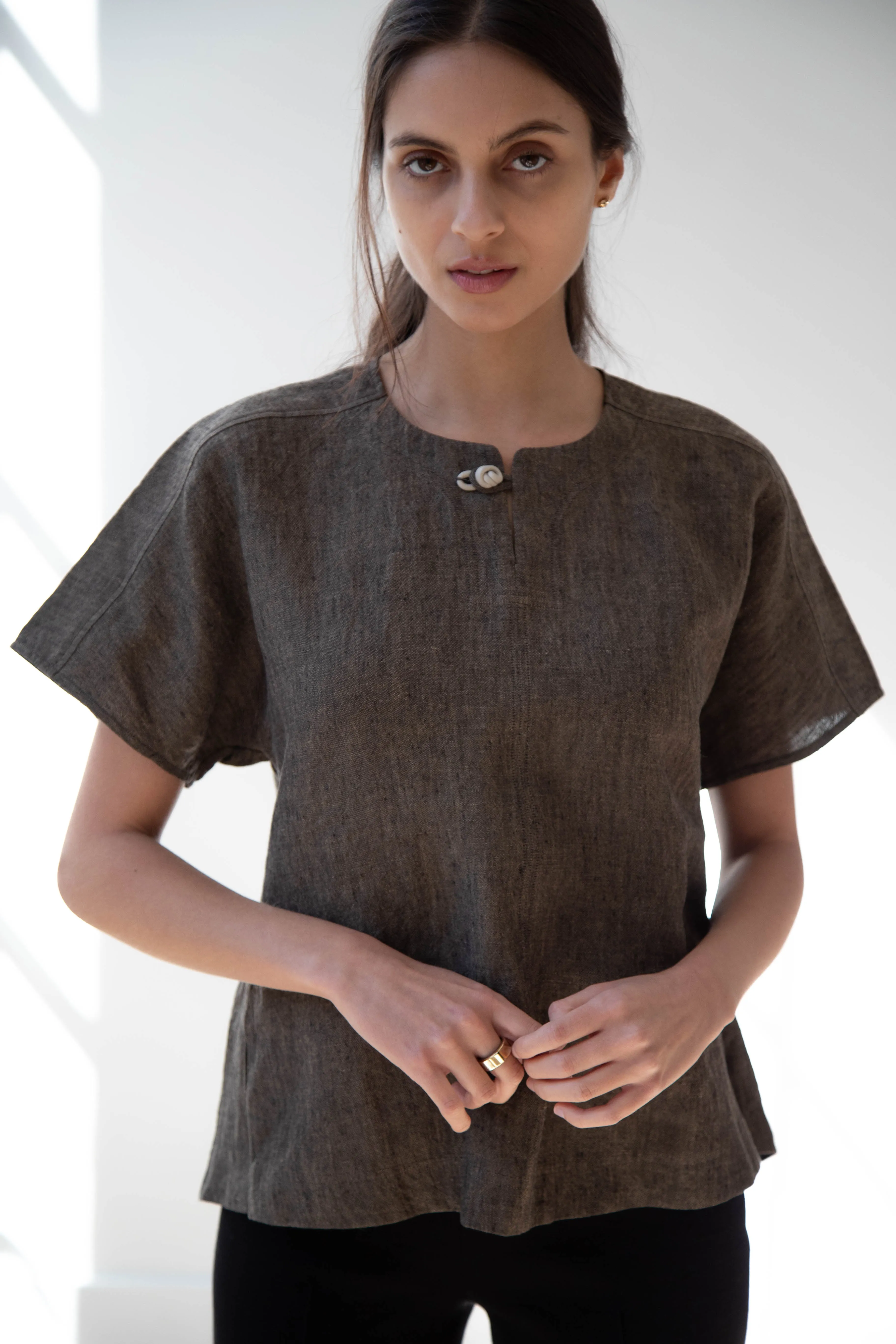 Seventyfive | Short Sleeve Top in Walnut Linen