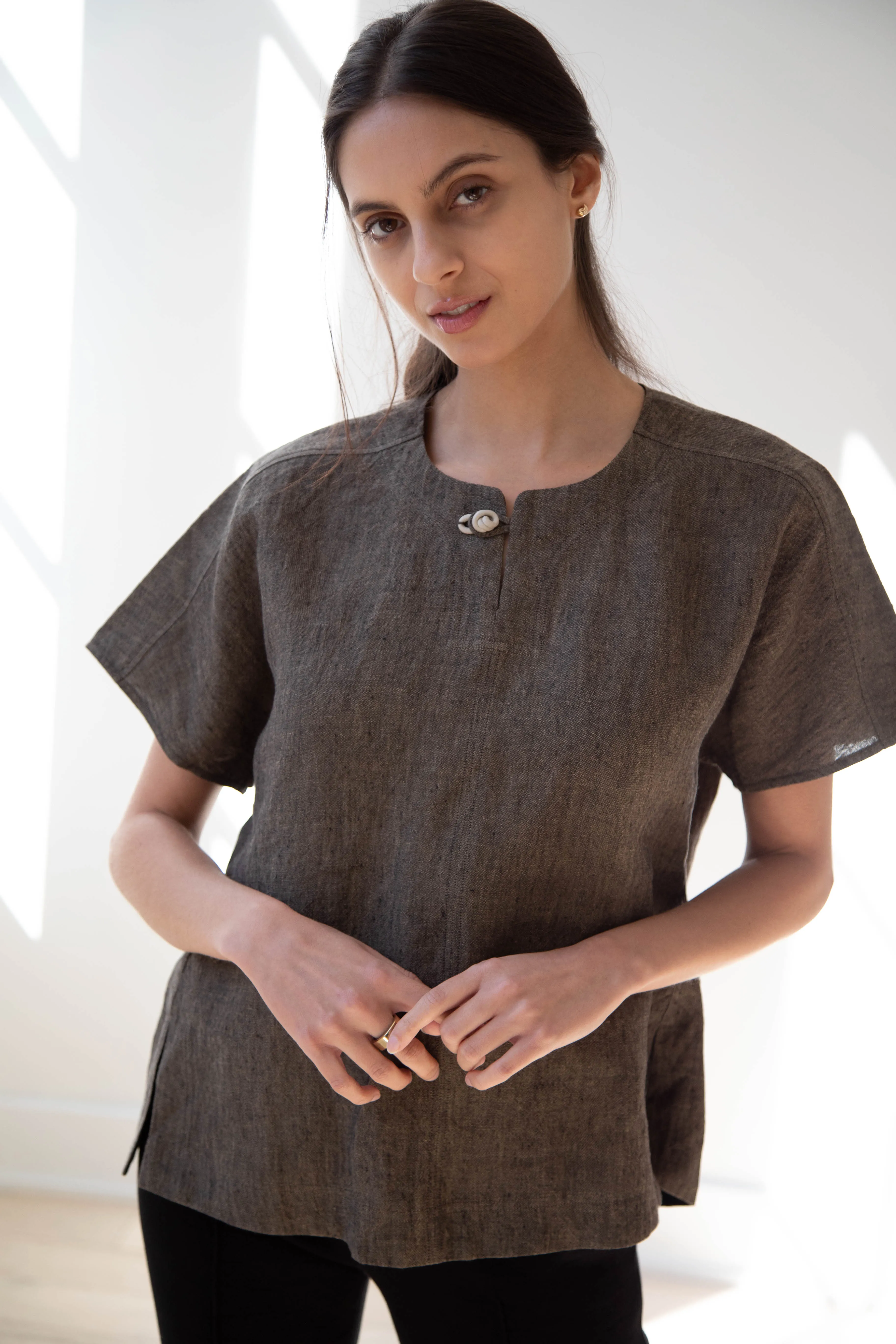 Seventyfive | Short Sleeve Top in Walnut Linen