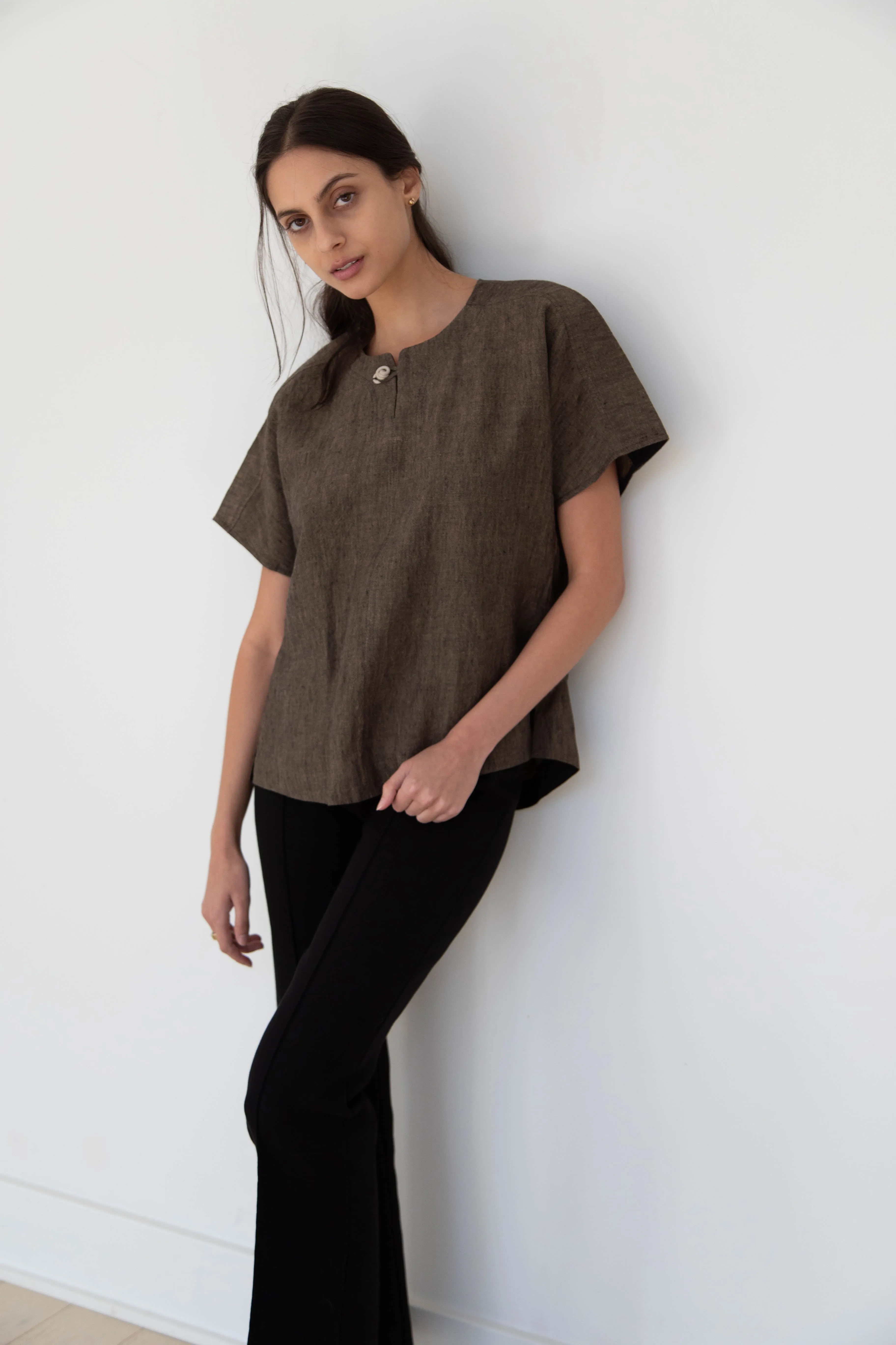 Seventyfive | Short Sleeve Top in Walnut Linen
