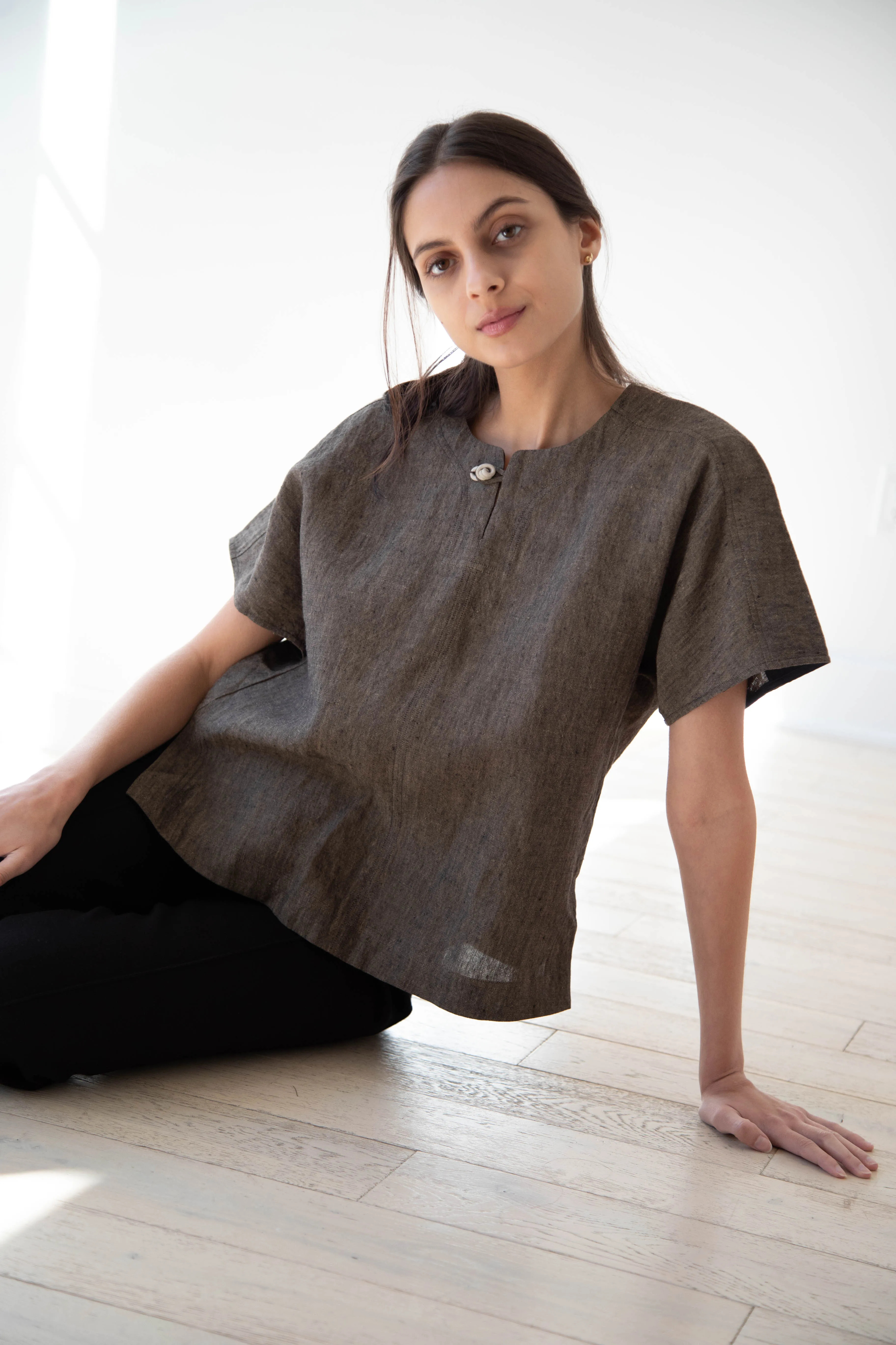 Seventyfive | Short Sleeve Top in Walnut Linen