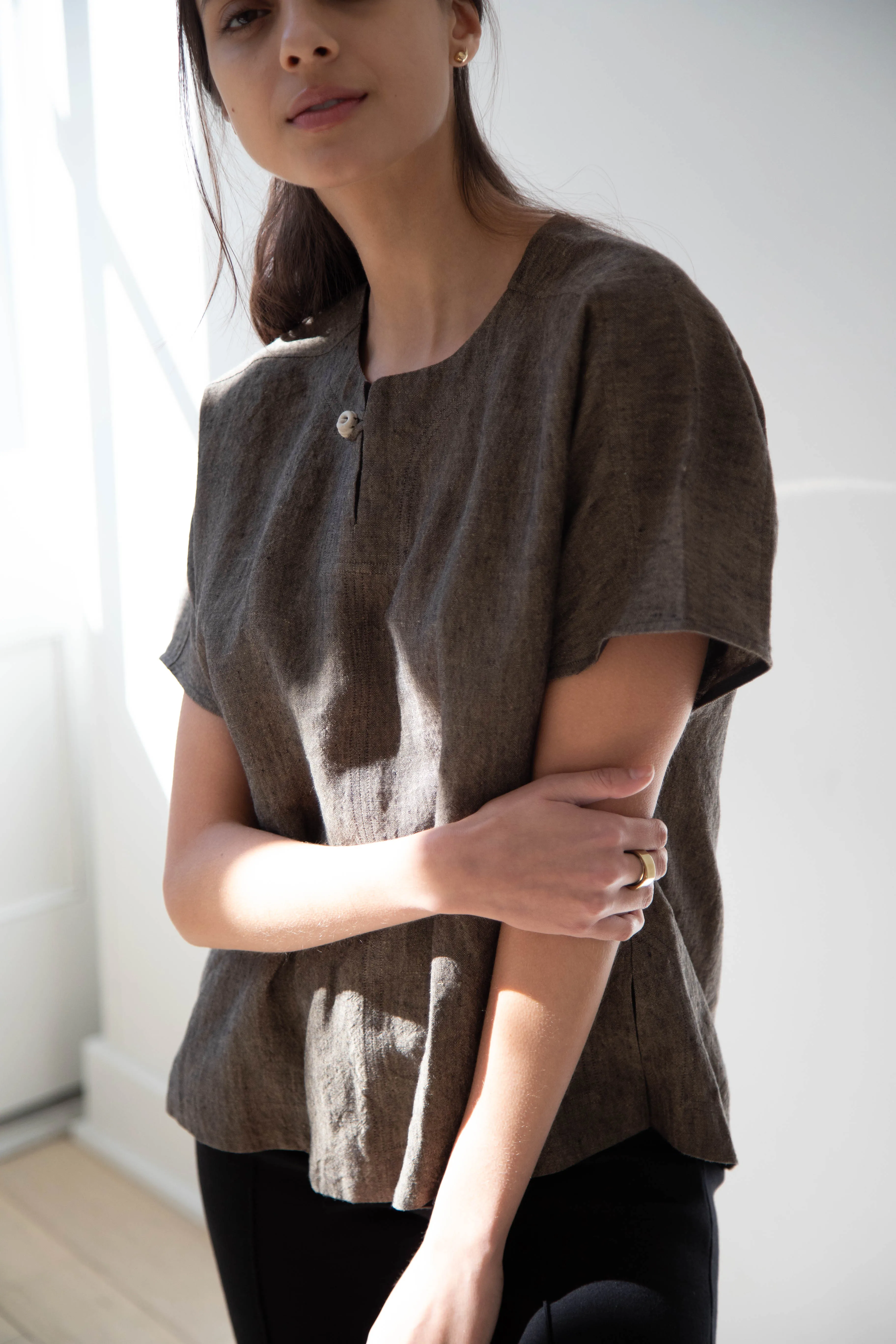 Seventyfive | Short Sleeve Top in Walnut Linen