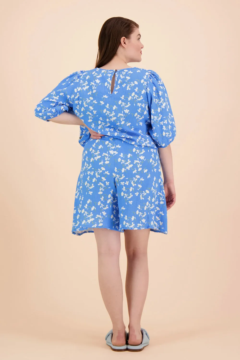 wide leg shorts in vanilla garden