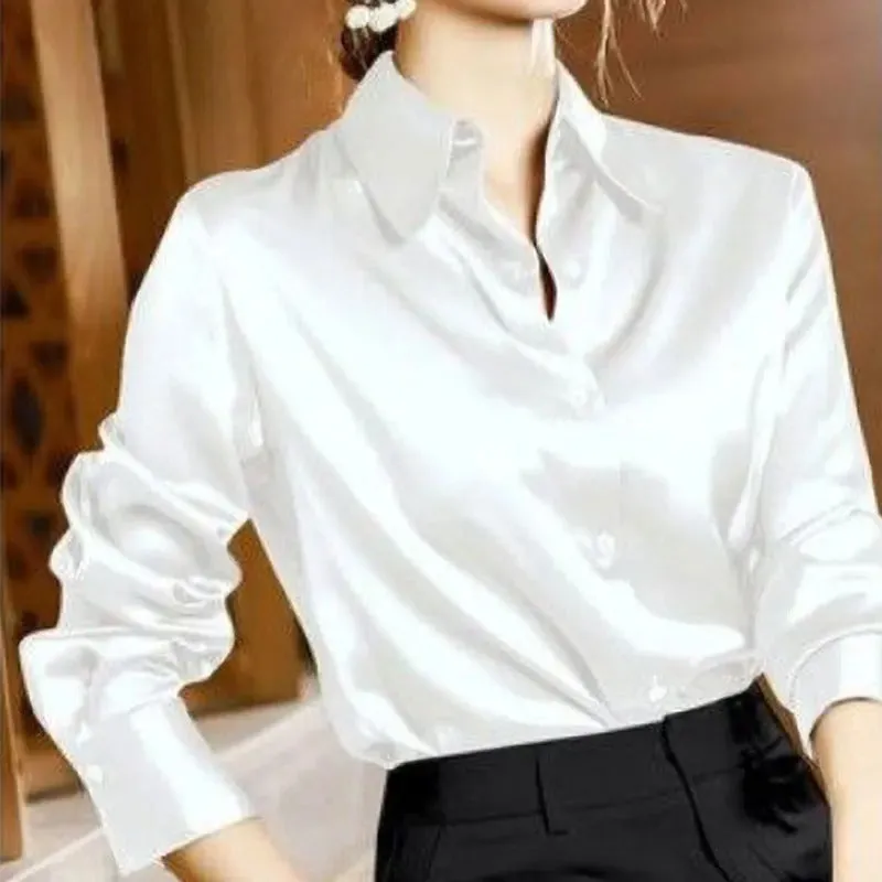 Women's Elegant Buttoned Satin Blouse with Collar | Ideal for Spring/Summer